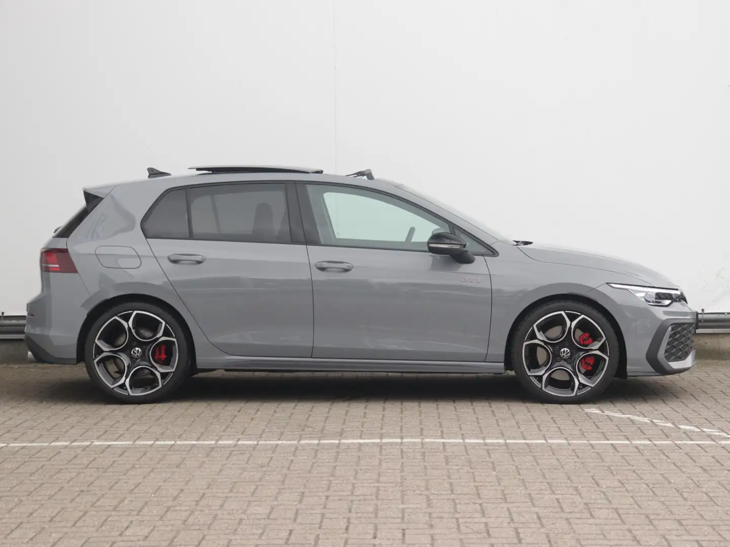 Volkswagen Golf GTI 8.5 2.0 TSI 265pk | Panorama dak | Leder | Stoelve Grijs - 2