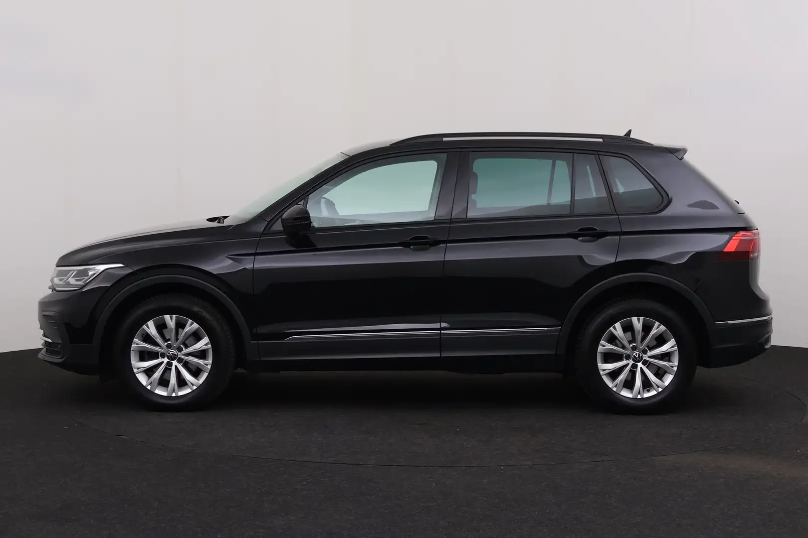Volkswagen Tiguan 1.5 TSi DSG + GPS + CARPLAY + CAMERA + PDC + CRUIS Schwarz - 2