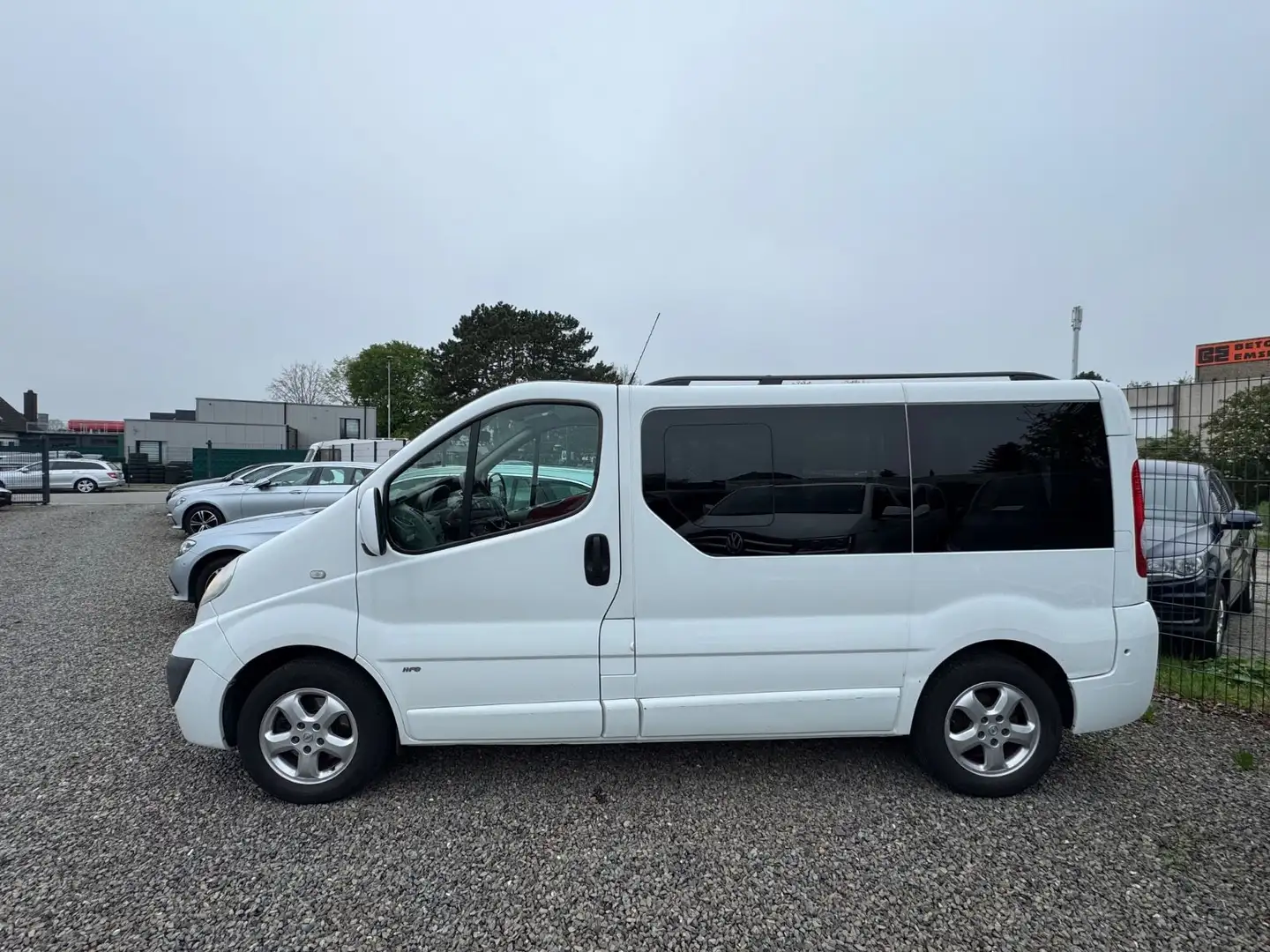 Opel Vivaro Life Cosmo Westfalia Lang - Tisch - Bett Weiß - 2