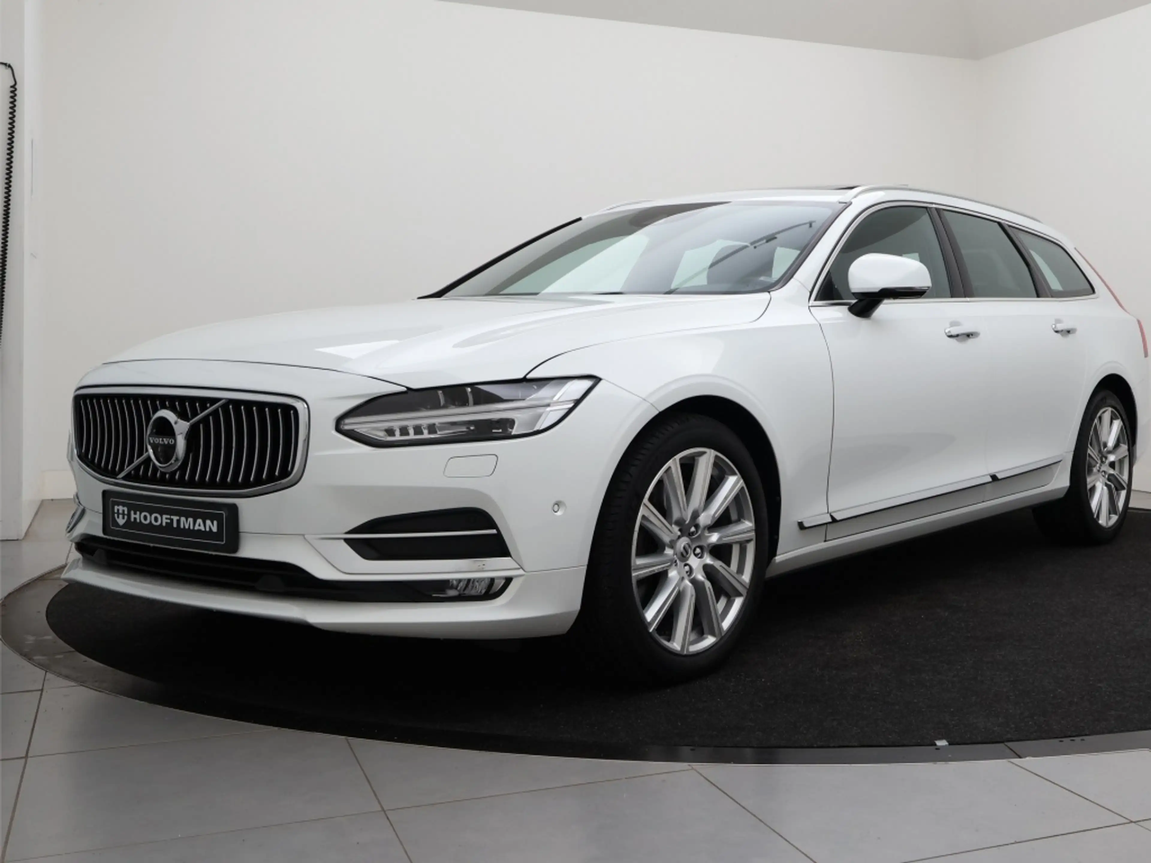 Volvo V90 T4 AUT(8) INSCRIPTION SCHUIFDAK LUCHTVERING 360GR — photo 2