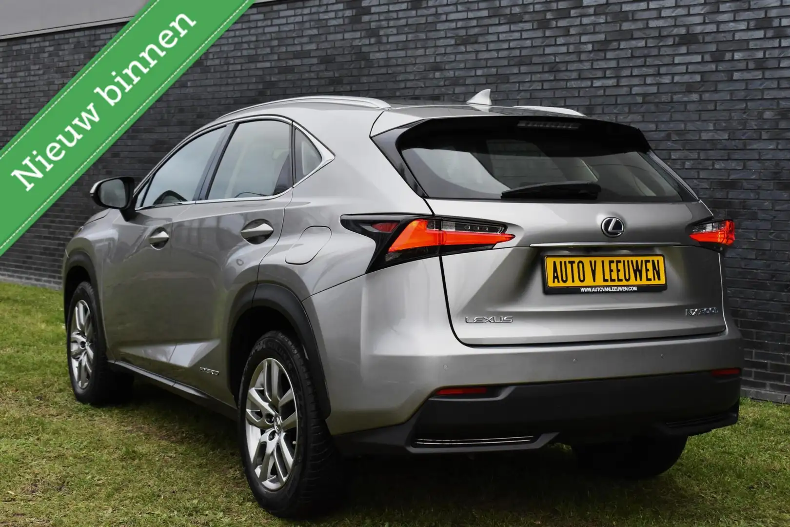 Lexus NX 300h AWD Luxury Hybrid LEDER/CAMERA/LED/ACC/ETC.! Gris - 2