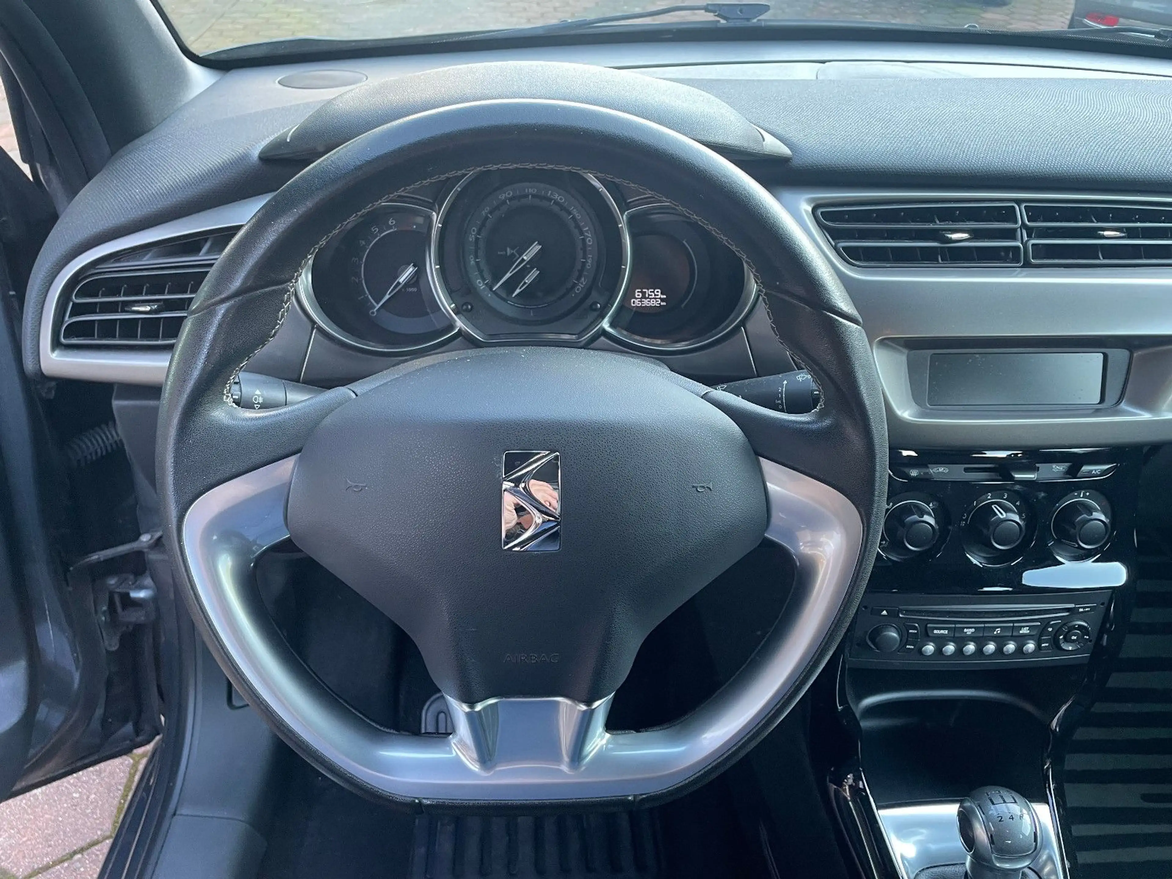 DS Automobiles DS 3 So Chic — photo 12