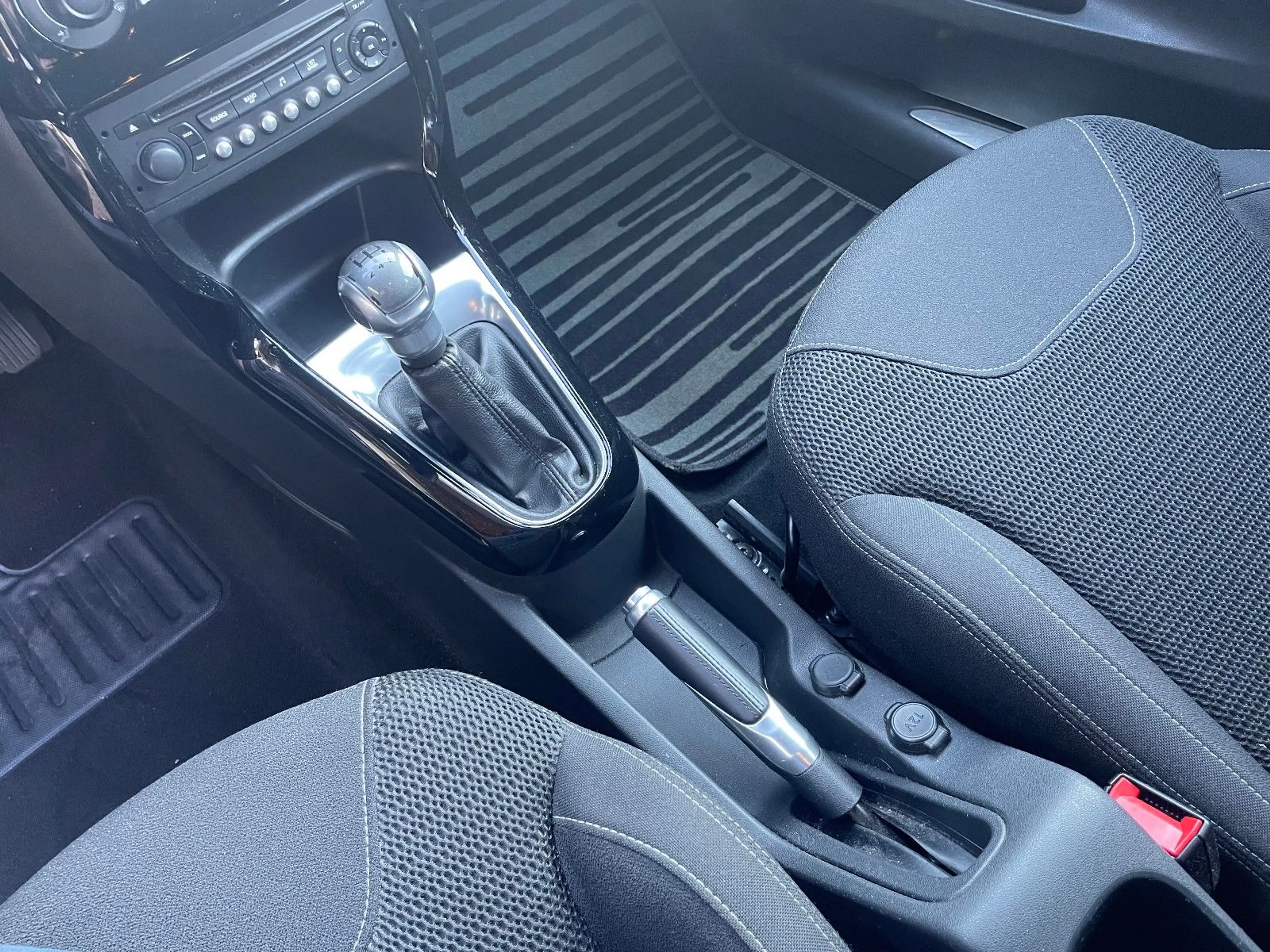 DS Automobiles DS 3 So Chic — photo 9