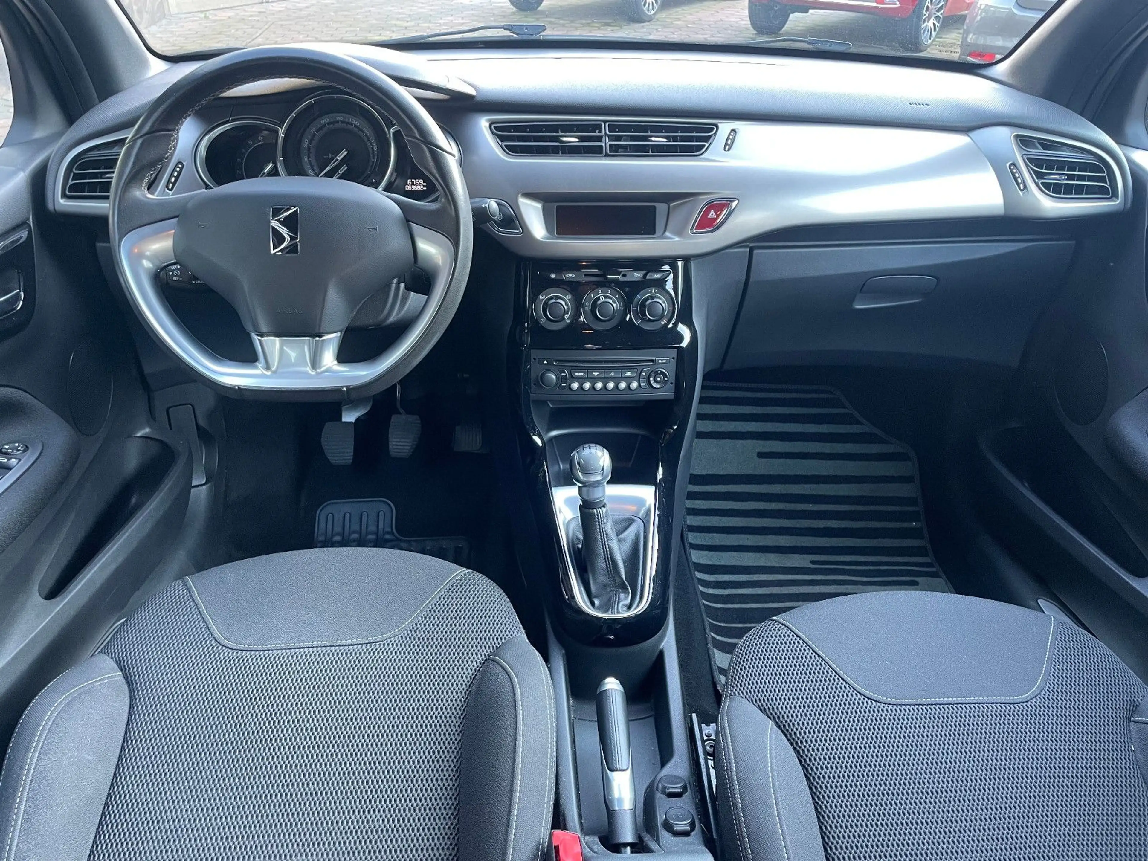 DS Automobiles DS 3 So Chic — photo 6