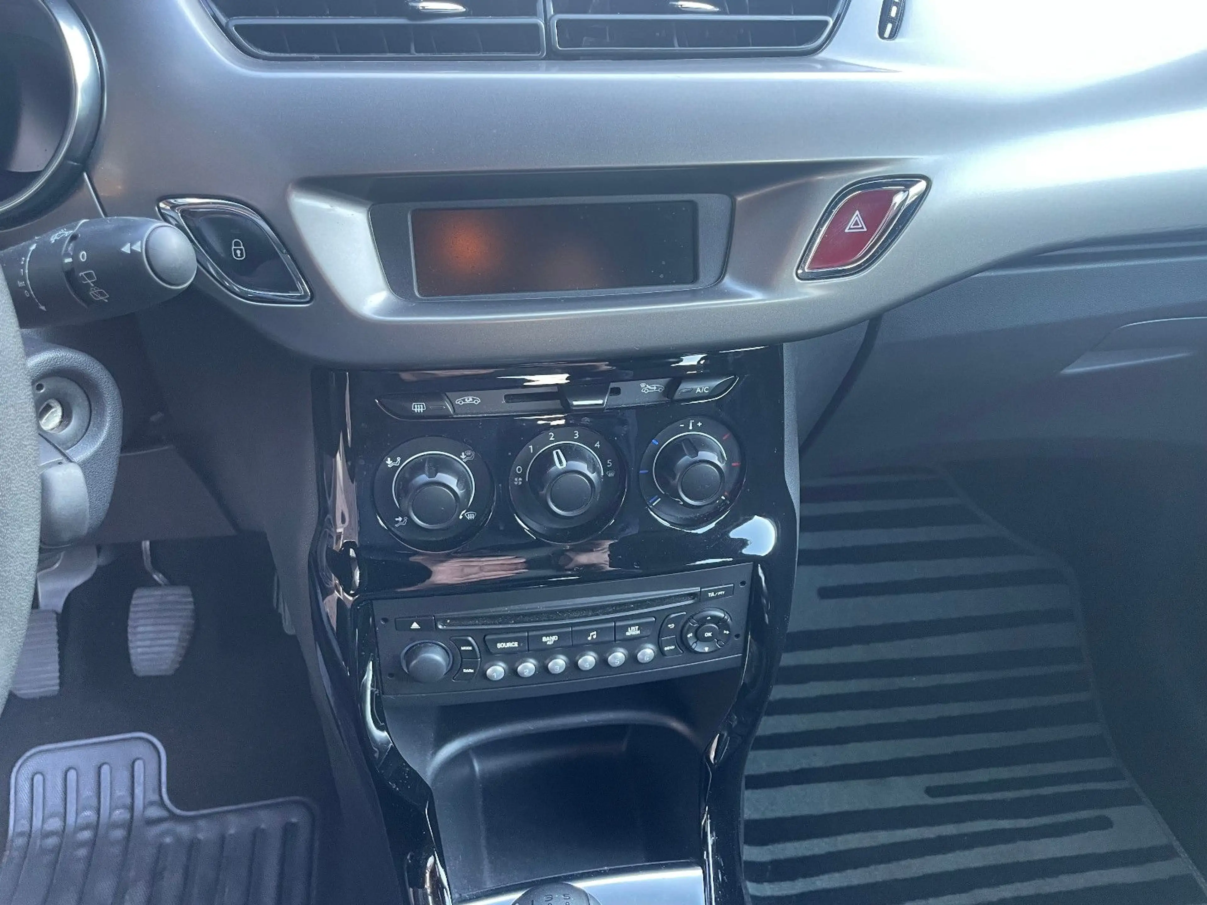 DS Automobiles DS 3 So Chic — photo 14