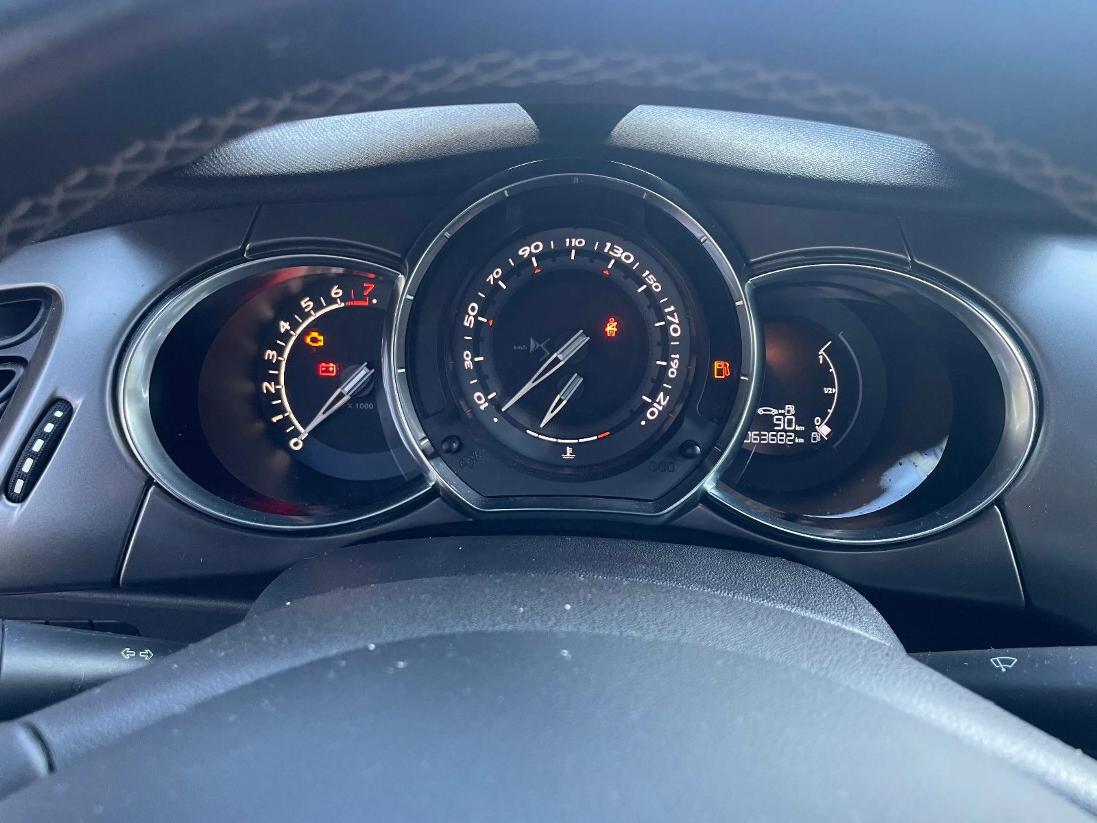 DS Automobiles DS 3 So Chic — photo 15