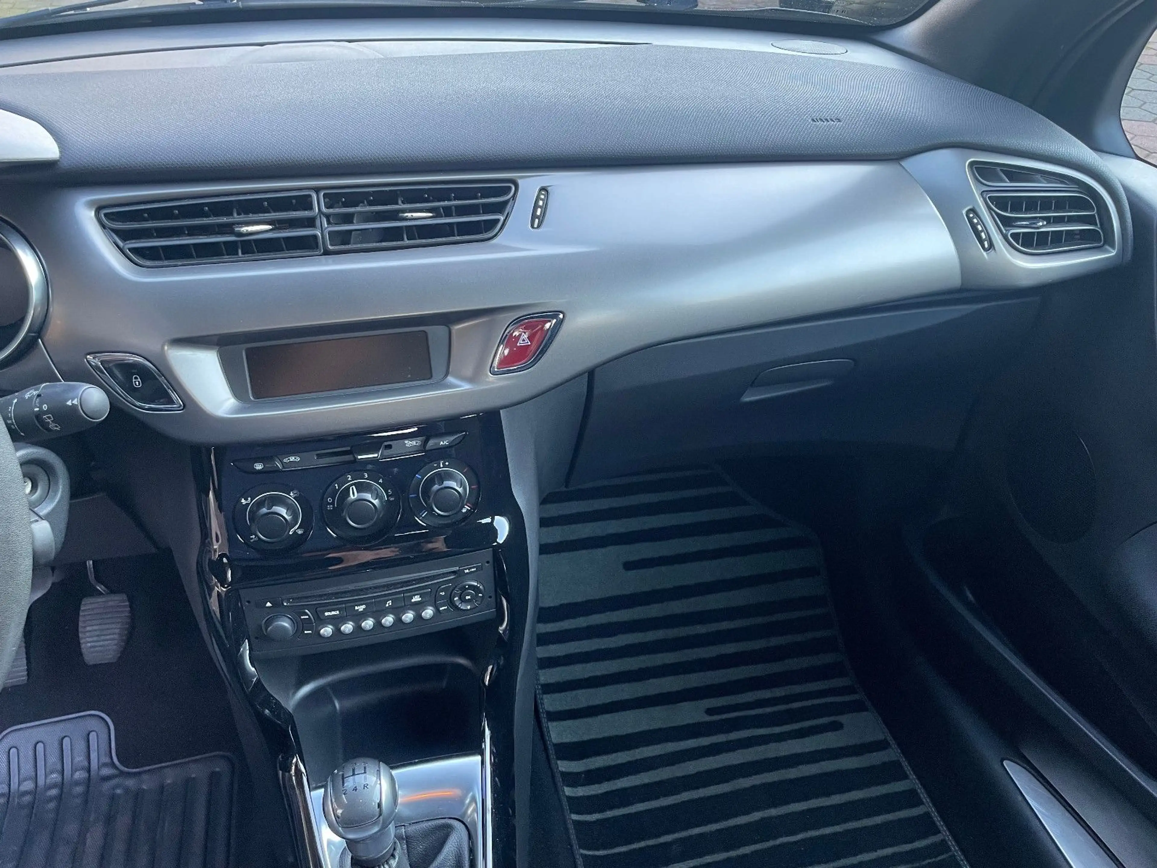 DS Automobiles DS 3 So Chic — photo 13