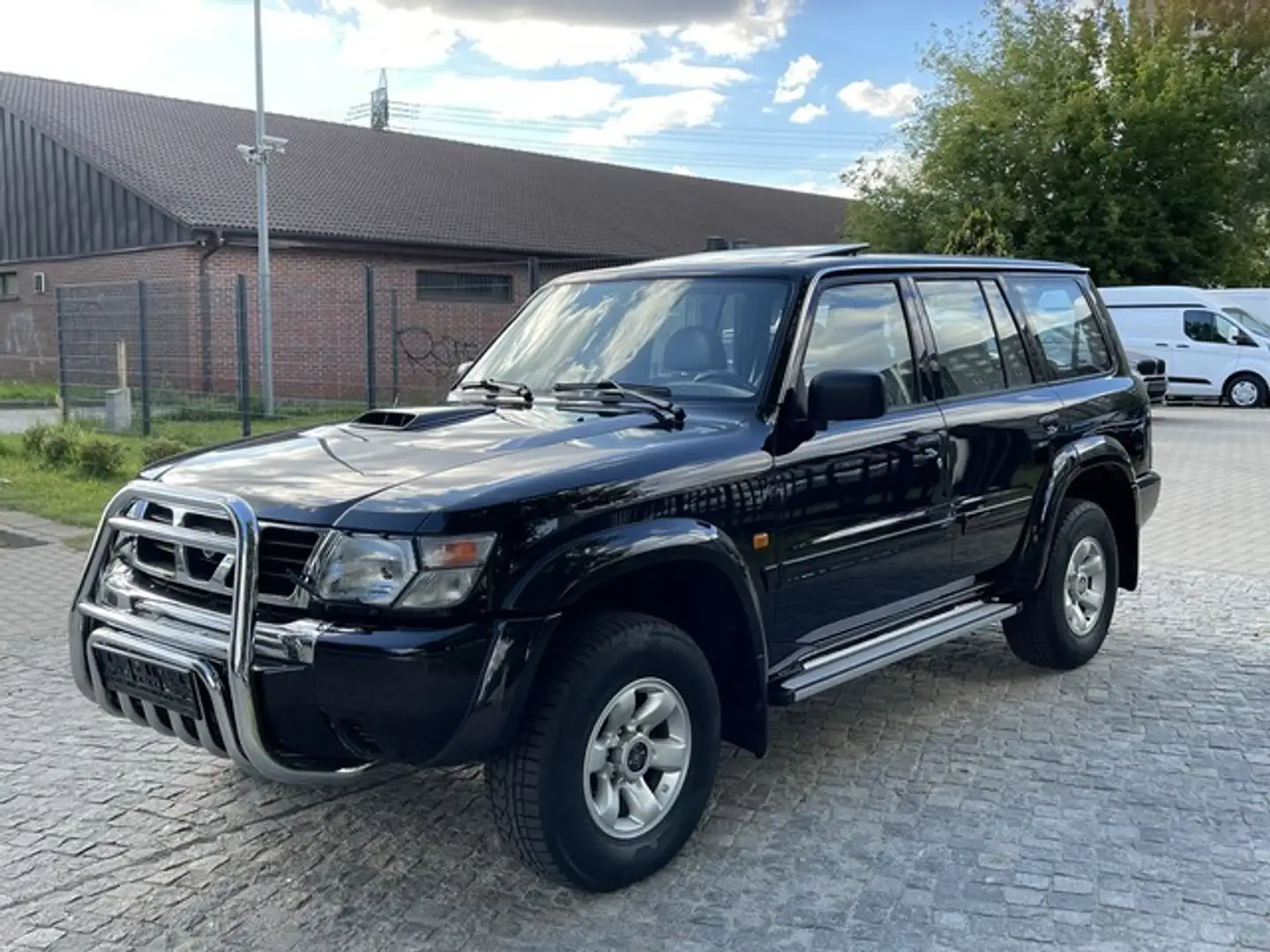 Nissan Patrol GR 3.0 Di Elegance Lang Schwarz - 1