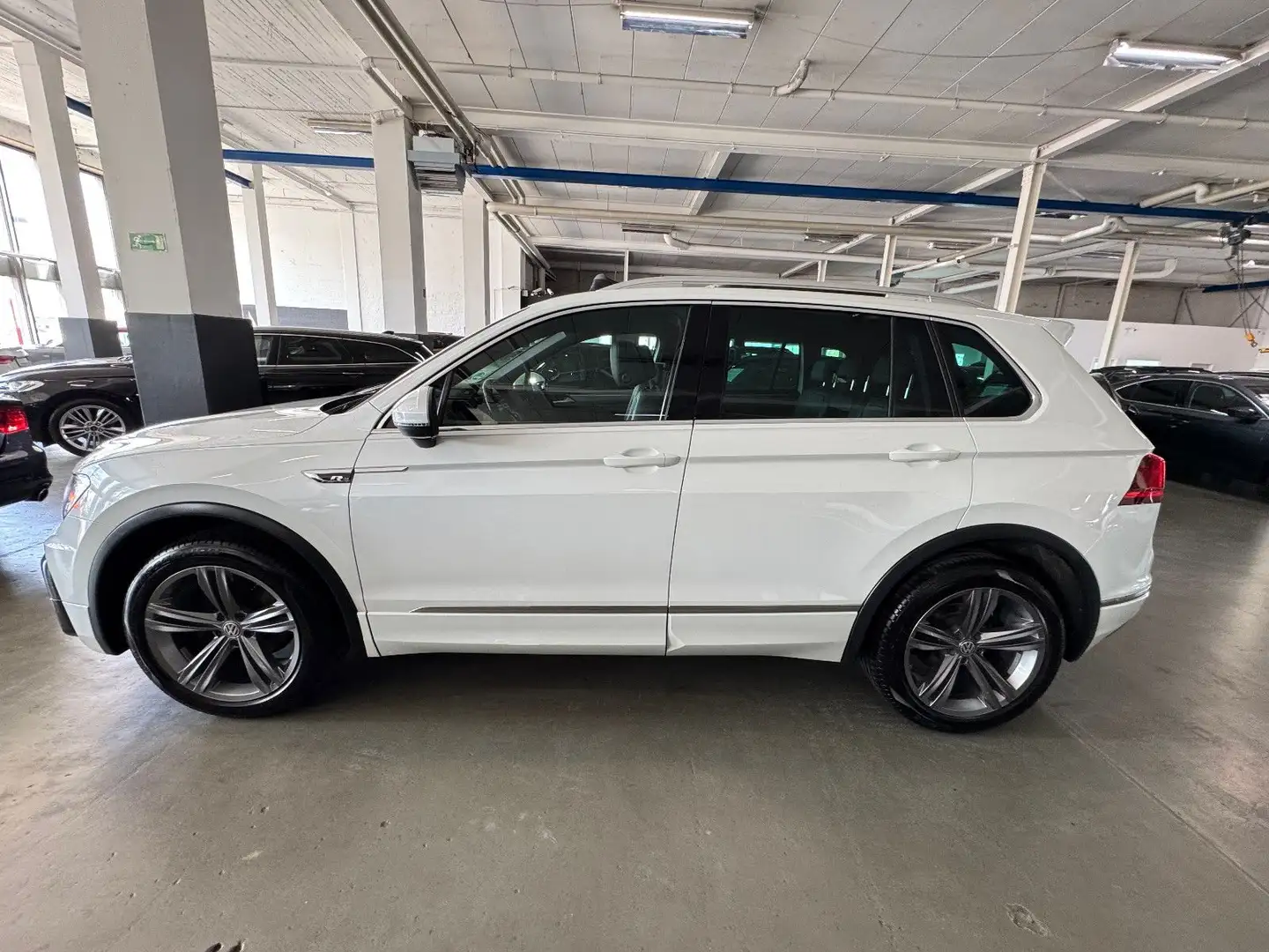 Volkswagen Tiguan DSG 4MO 3X R-LINE PANO MEMORY BLACK STYLE Weiß - 2