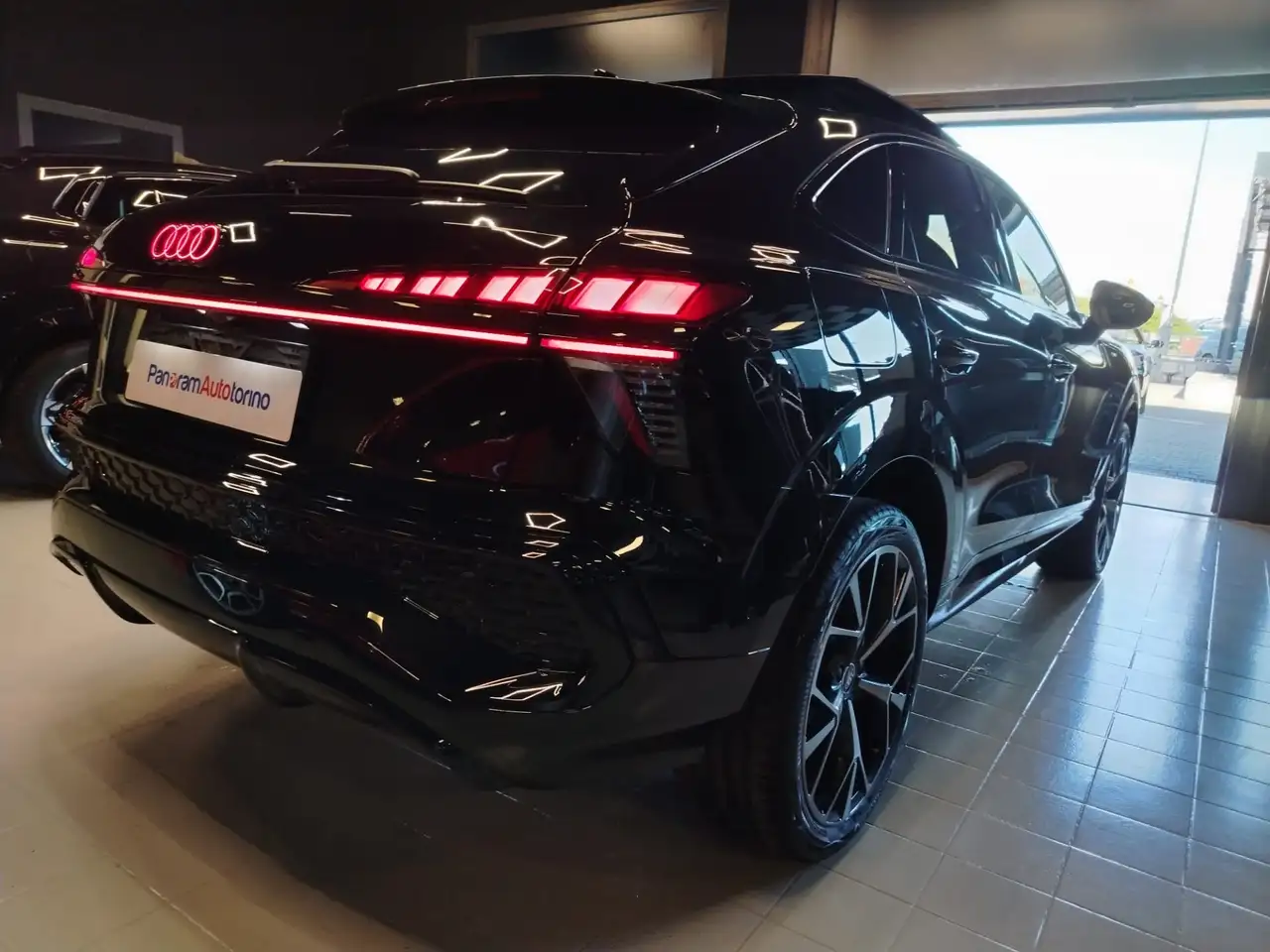 Audi Q3 SPB TDI 110 kW S tronic S Line edition, миниатюра 6