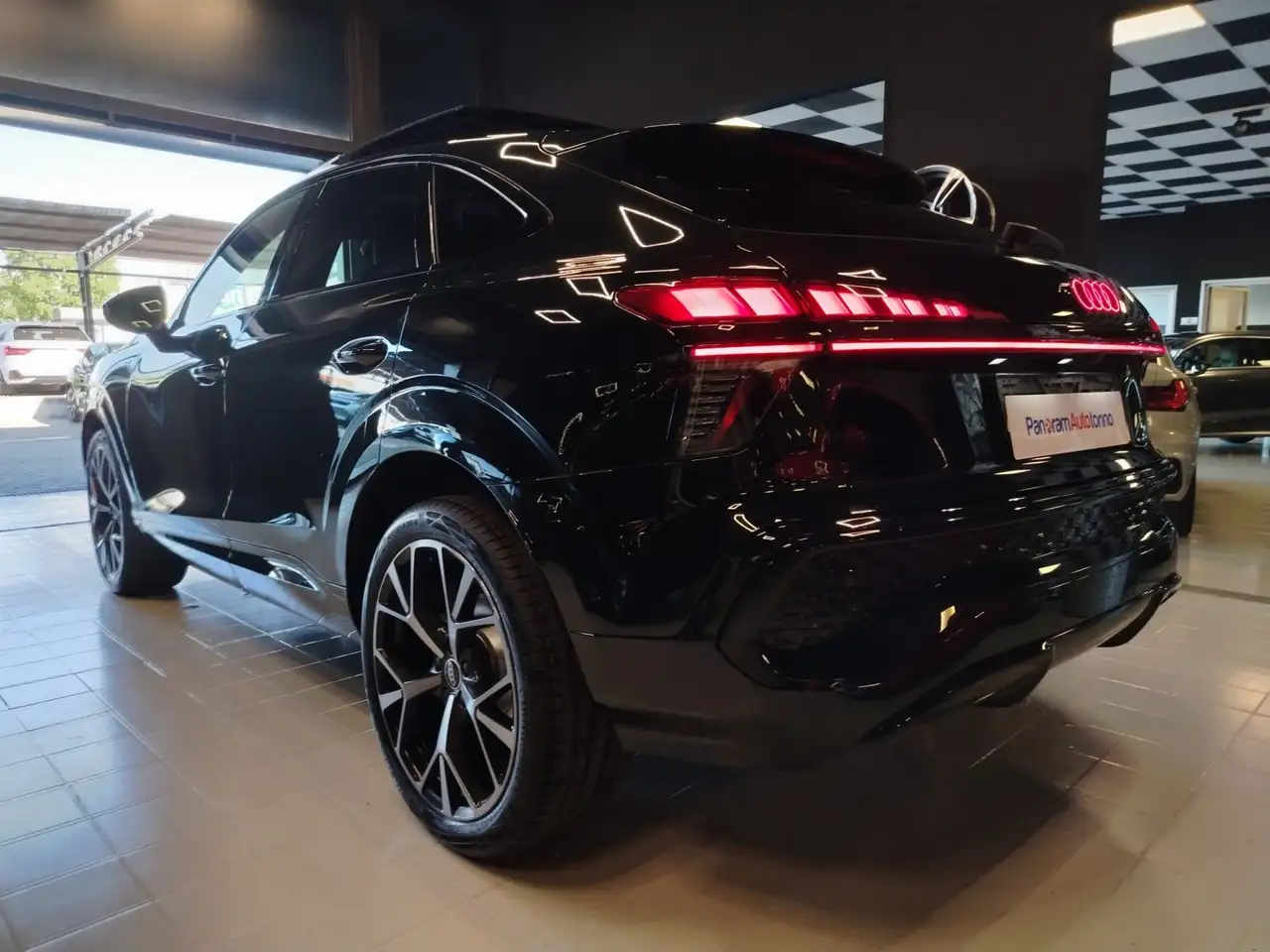 Audi Q3 SPB TDI 110 kW S tronic S Line edition, миниатюра 4