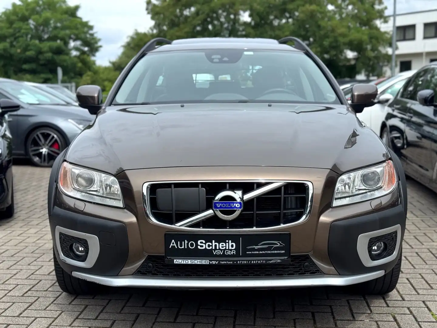 Volvo XC70 D5 Summum AWD*Bi-Xenon*NAVI*GSD*AHK* Braun - 2