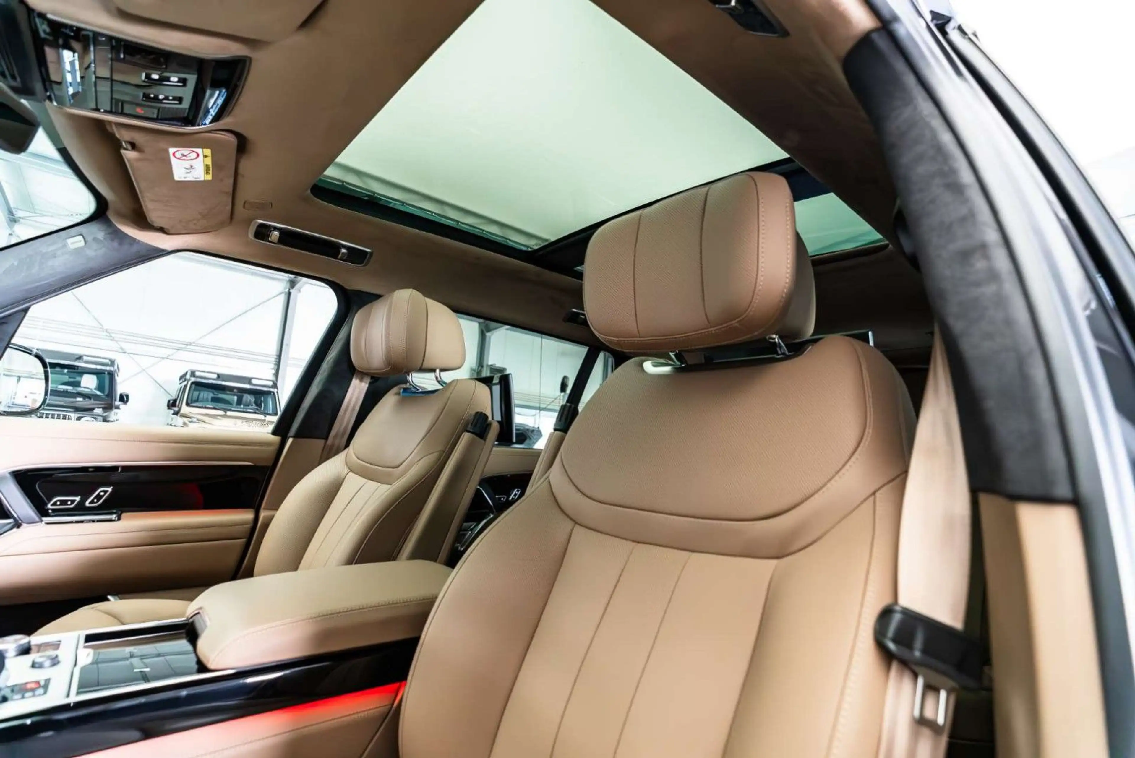 Land Rover Range Rover D350 LWB Autobiography / New MY 2027 — photo 6