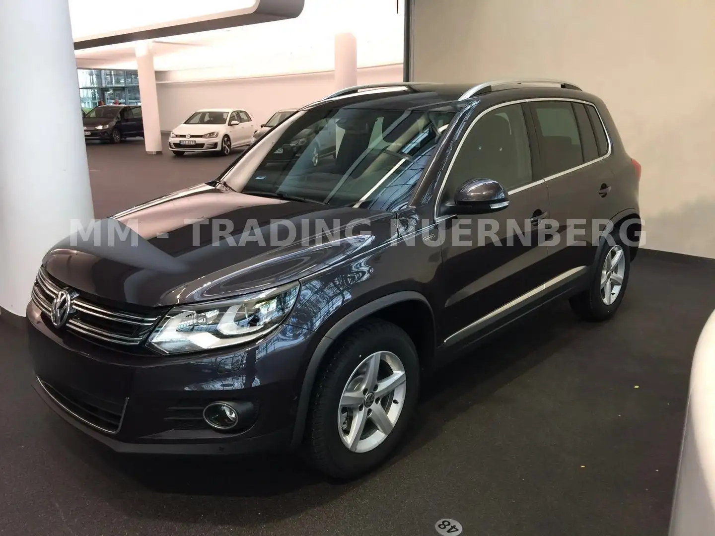 Volkswagen Tiguan TIGUAN 2.0 TDI LOUNGE-6-KLIMAAUT.-NAVI-EU6-1.HD Grau - 1