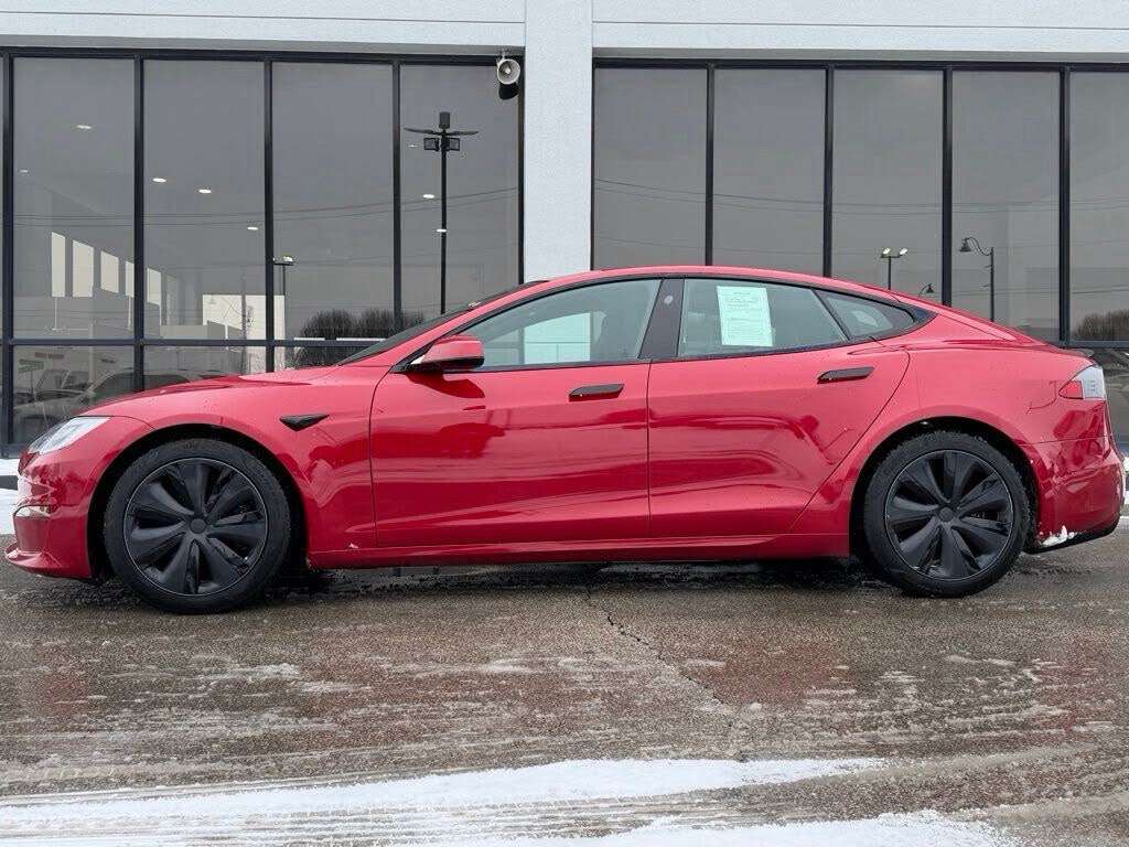 2022 Tesla Model S thumb 6