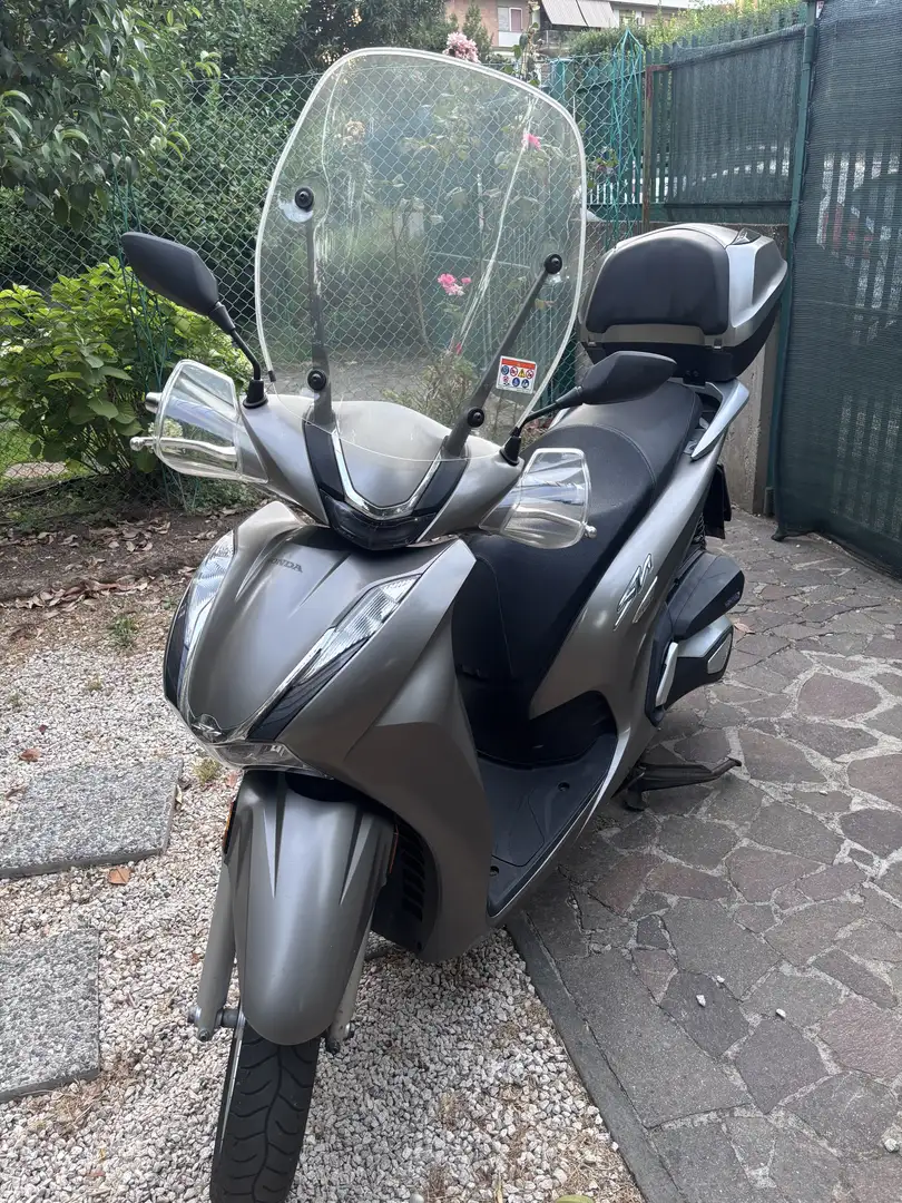 Honda SH 350i - 1