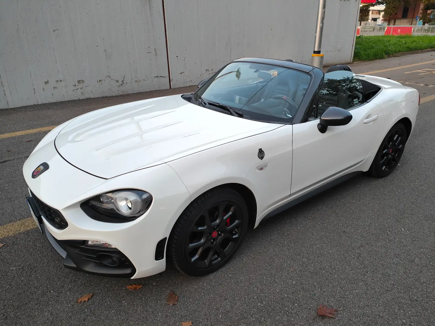 Abarth 124 Spider 70 Anniversary Alb - 1