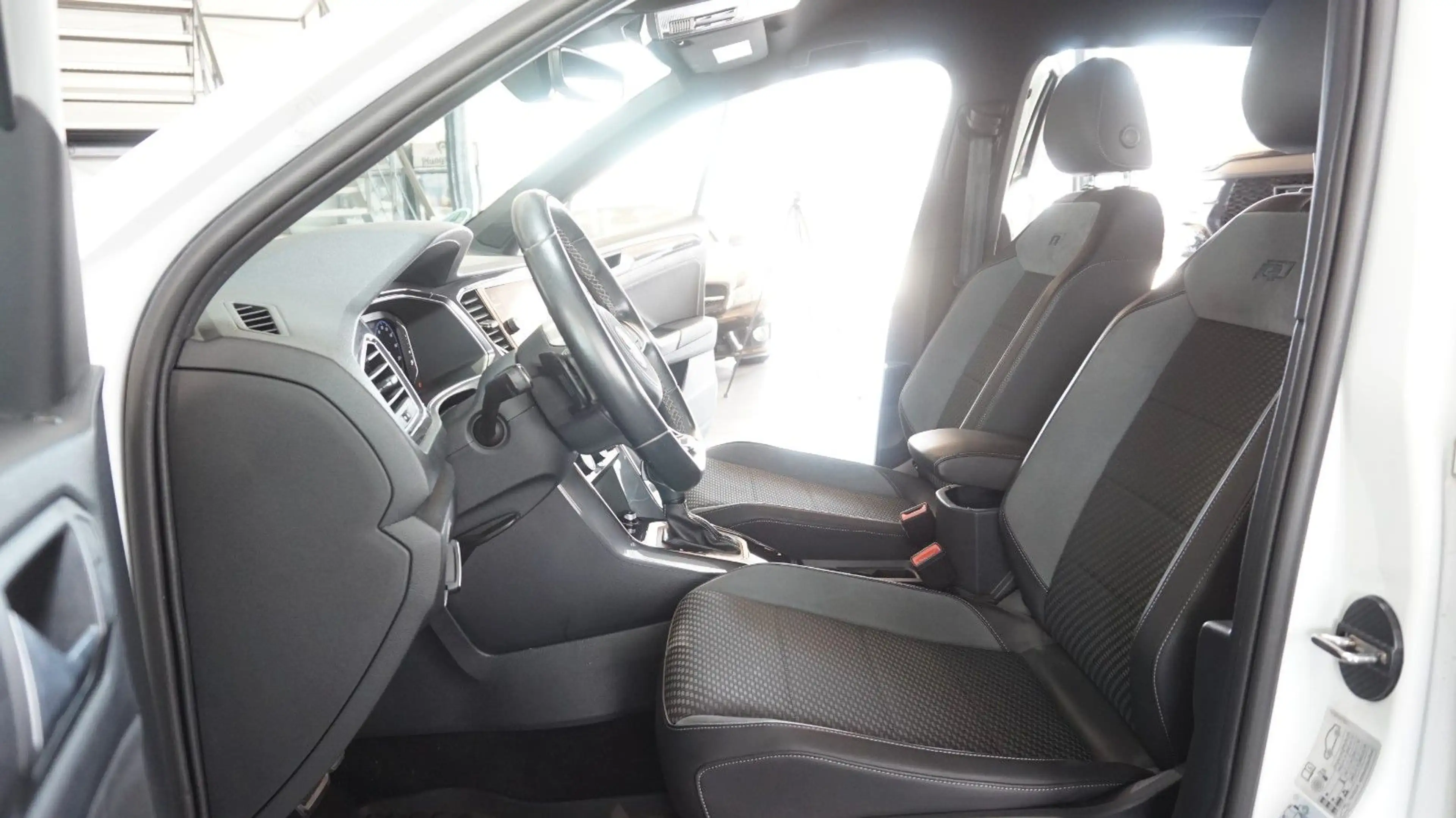 Volkswagen T-Roc R-Line*Alu19*PDC*Abstand-Temp*DCG* — photo 14