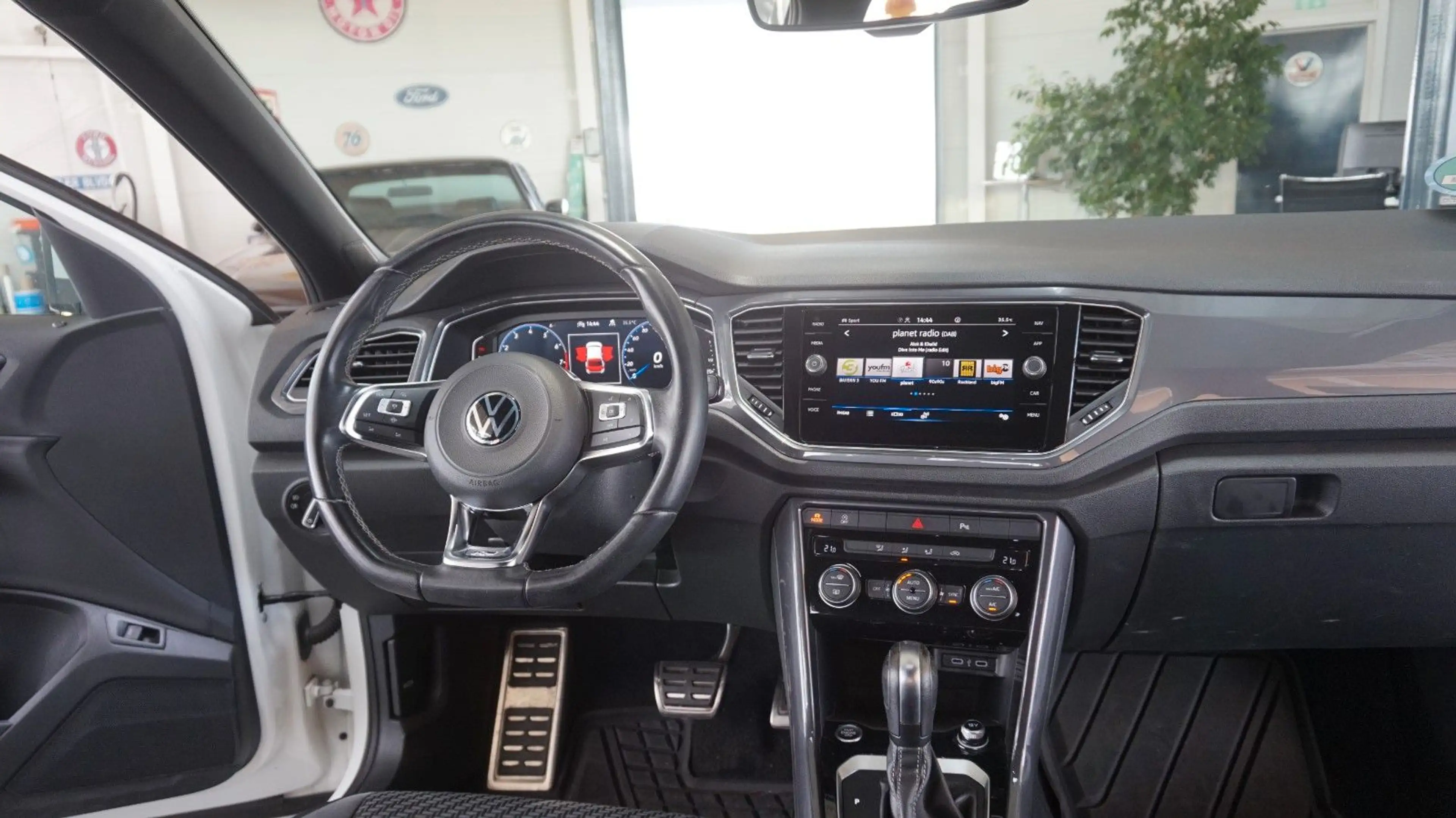 Volkswagen T-Roc R-Line*Alu19*PDC*Abstand-Temp*DCG* — photo 11