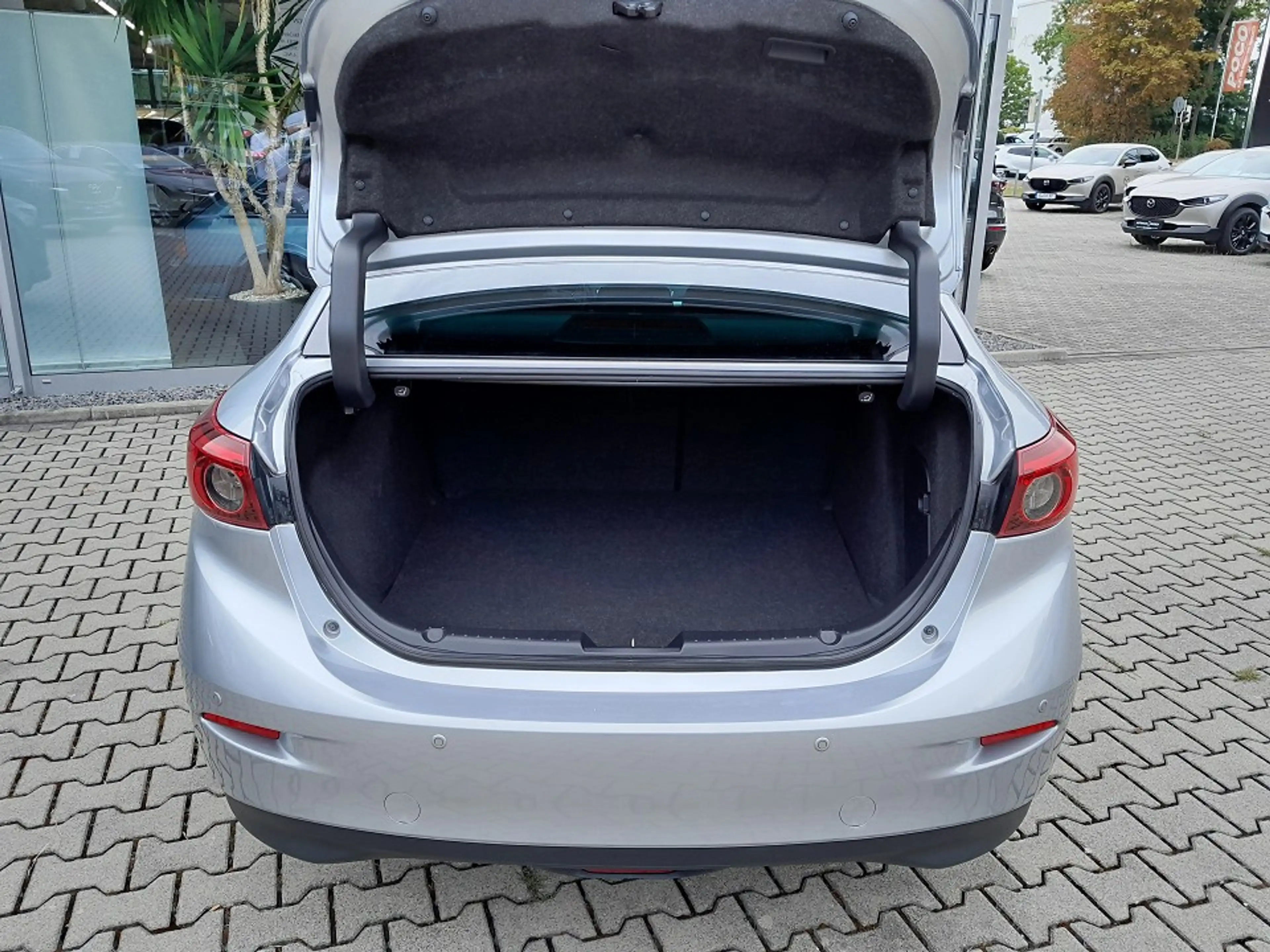 Mazda 3 Limous. 4T SKY-G (120PS) EXCL. ACT.-P+NAVI (1.Hand — photo 6