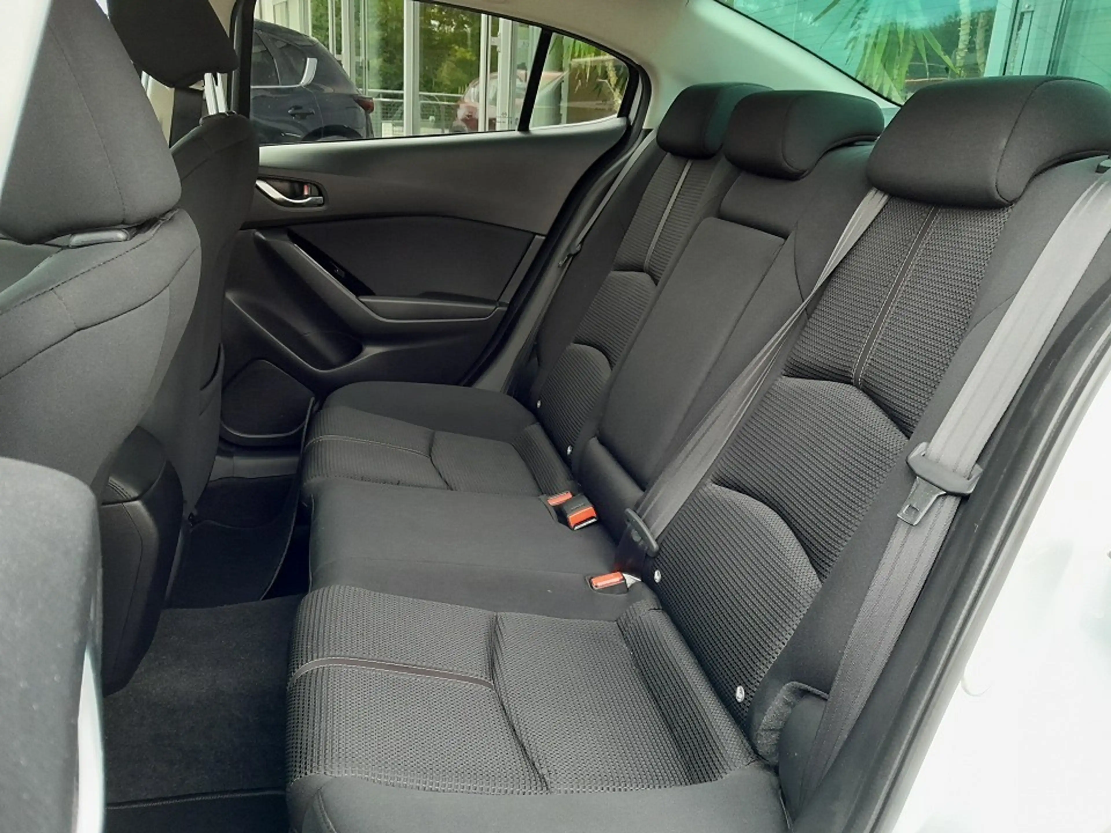 Mazda 3 Limous. 4T SKY-G (120PS) EXCL. ACT.-P+NAVI (1.Hand — photo 9