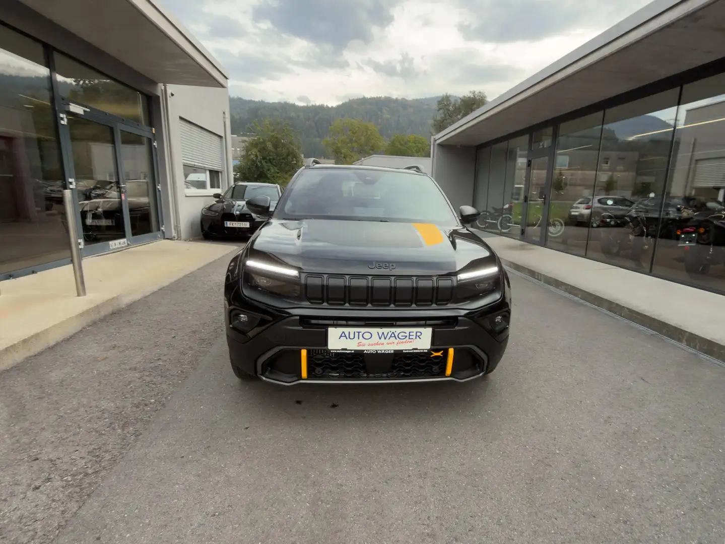 Jeep Avenger The North Face Mild-Hybrid 4xe Schwarz - 2