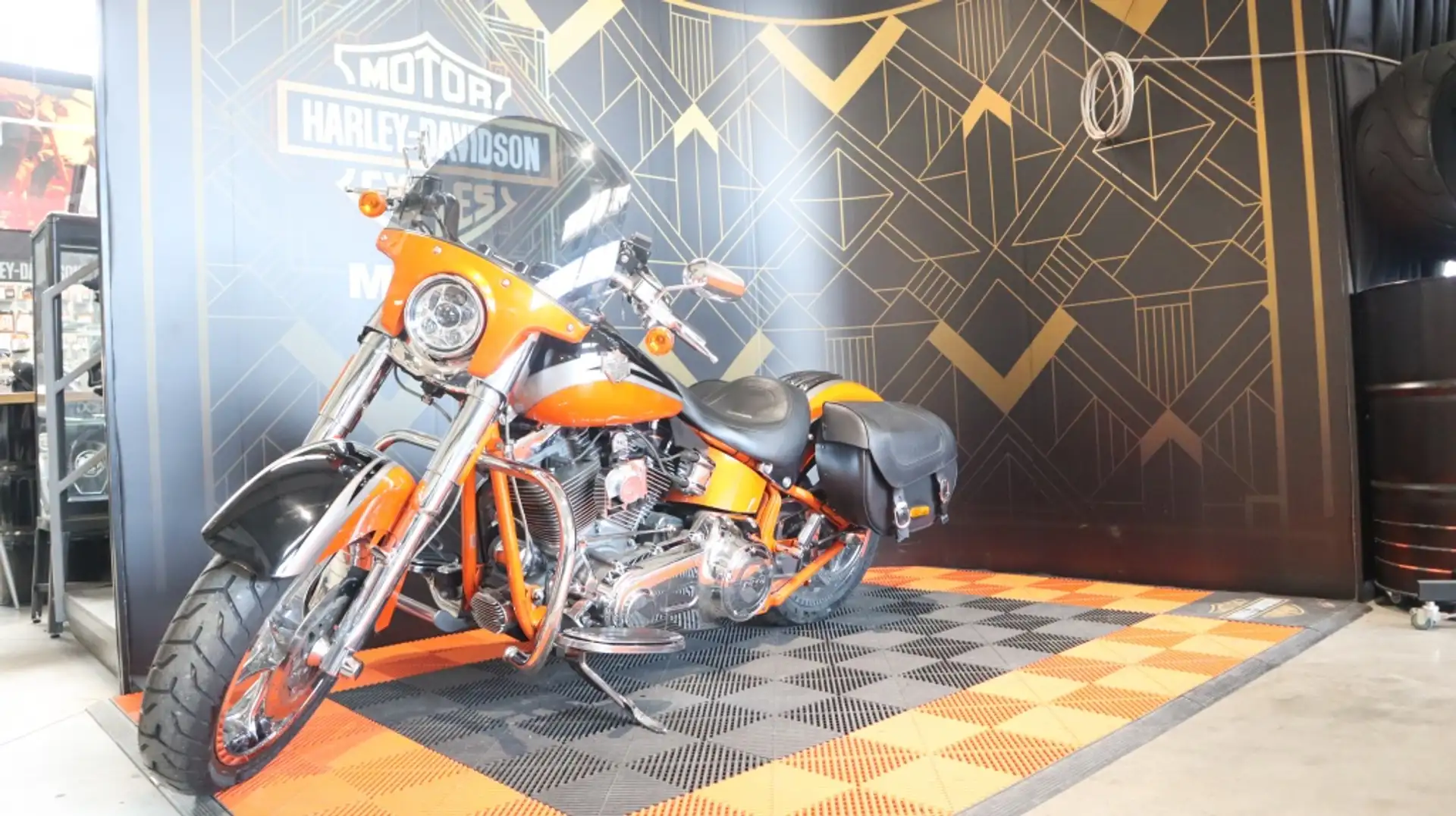 Harley-Davidson Softail Tour convertible CVO Orange - 1