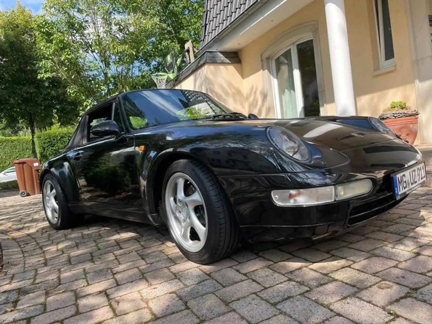 Porsche 993 Cabrio, Tiptronic, Trippel Black, Deutsch Fekete - 1