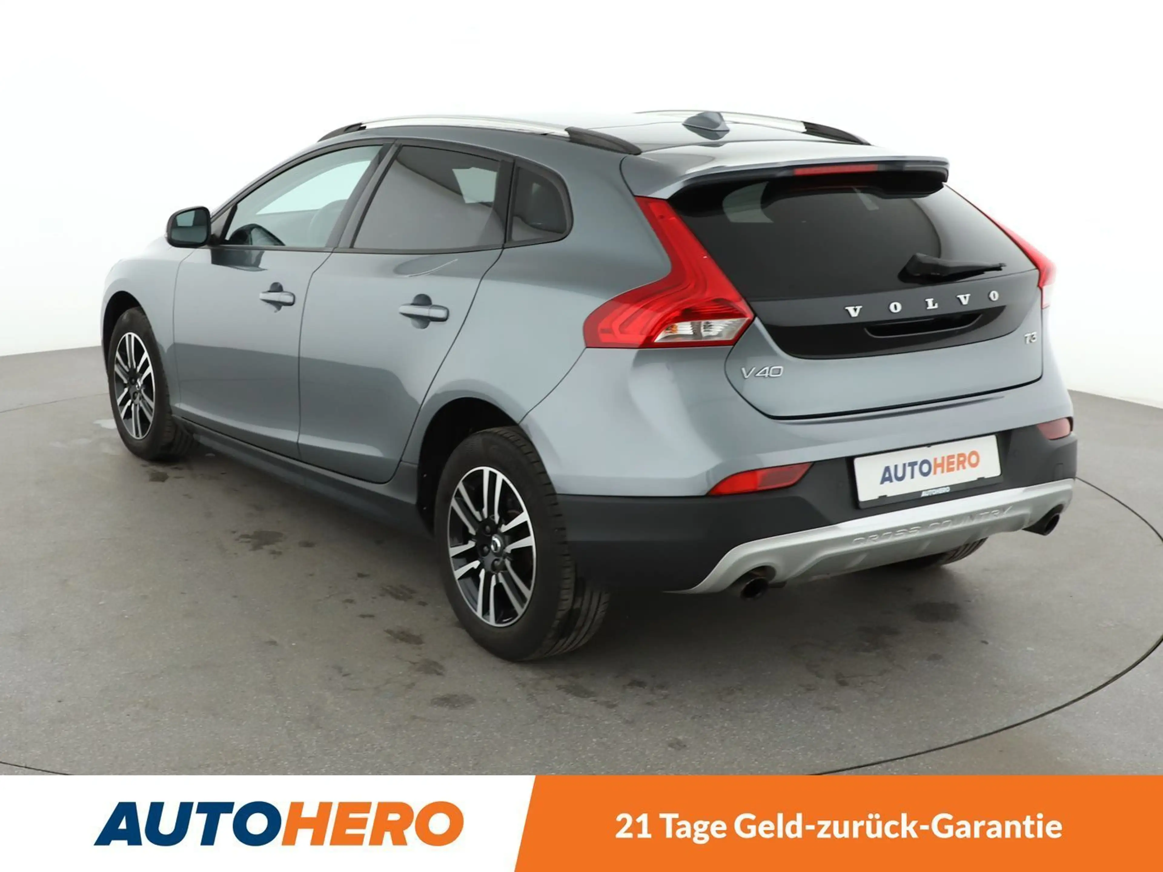 Volvo V40 Cross Country 1.5 Plus Aut*NAVI*TEMPO*PDC*SHZ*KLIMA*GARANTIE* — photo 4