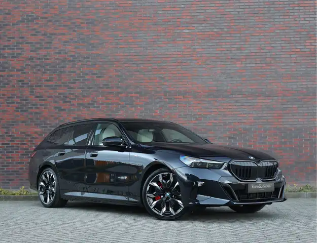 BMW 550 5-serie Touring 550e xDrive | Carbonzwart - Bow&Wi