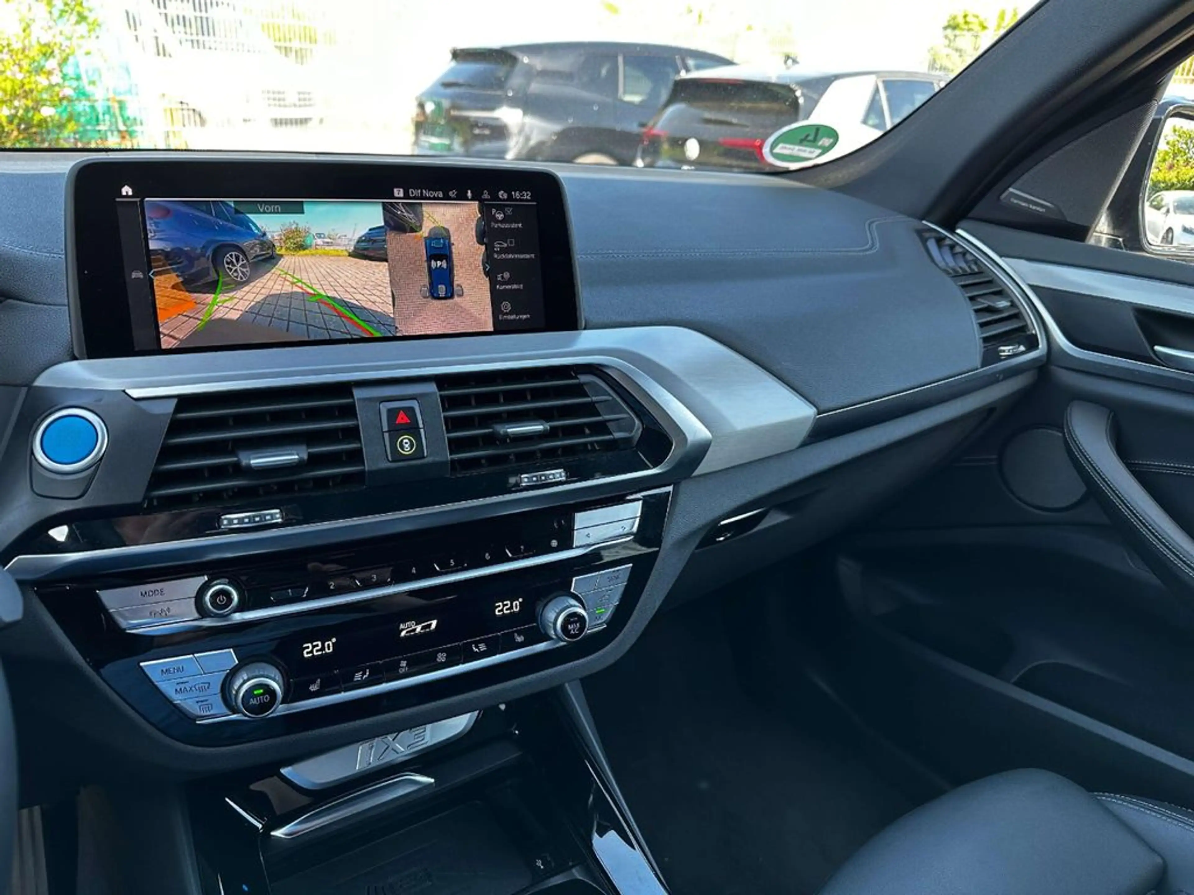 BMW iX3 Impressive — photo 9