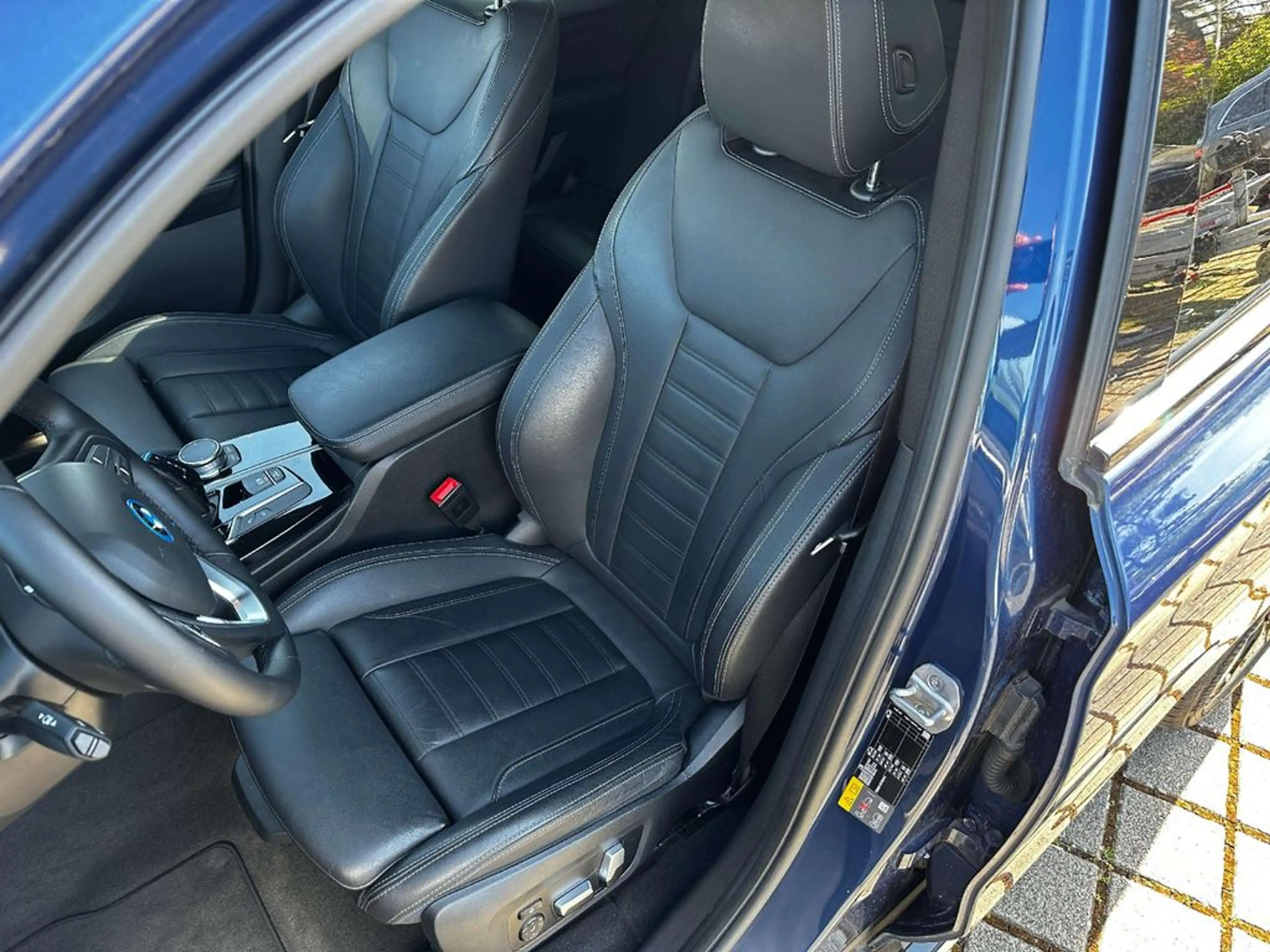 BMW iX3 Impressive — photo 10