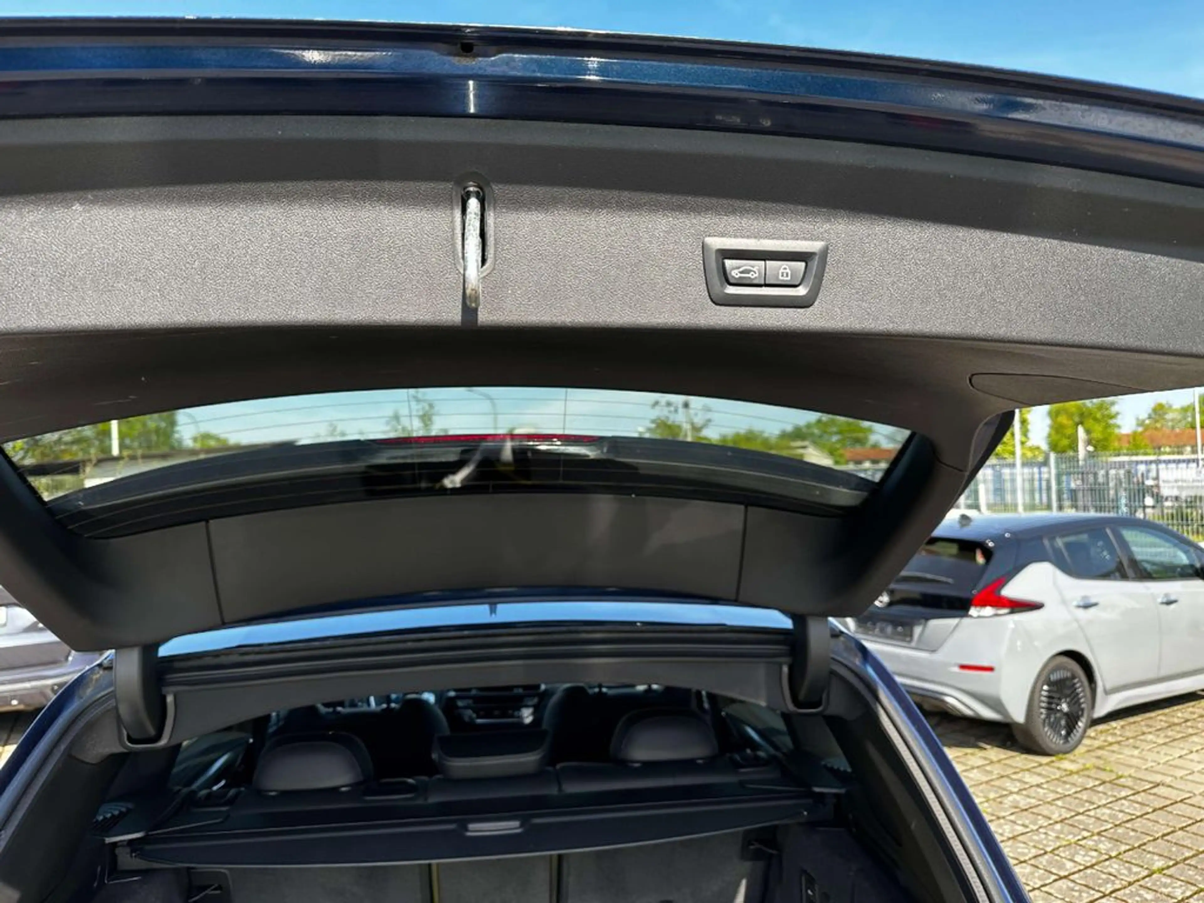 BMW iX3 Impressive — photo 14
