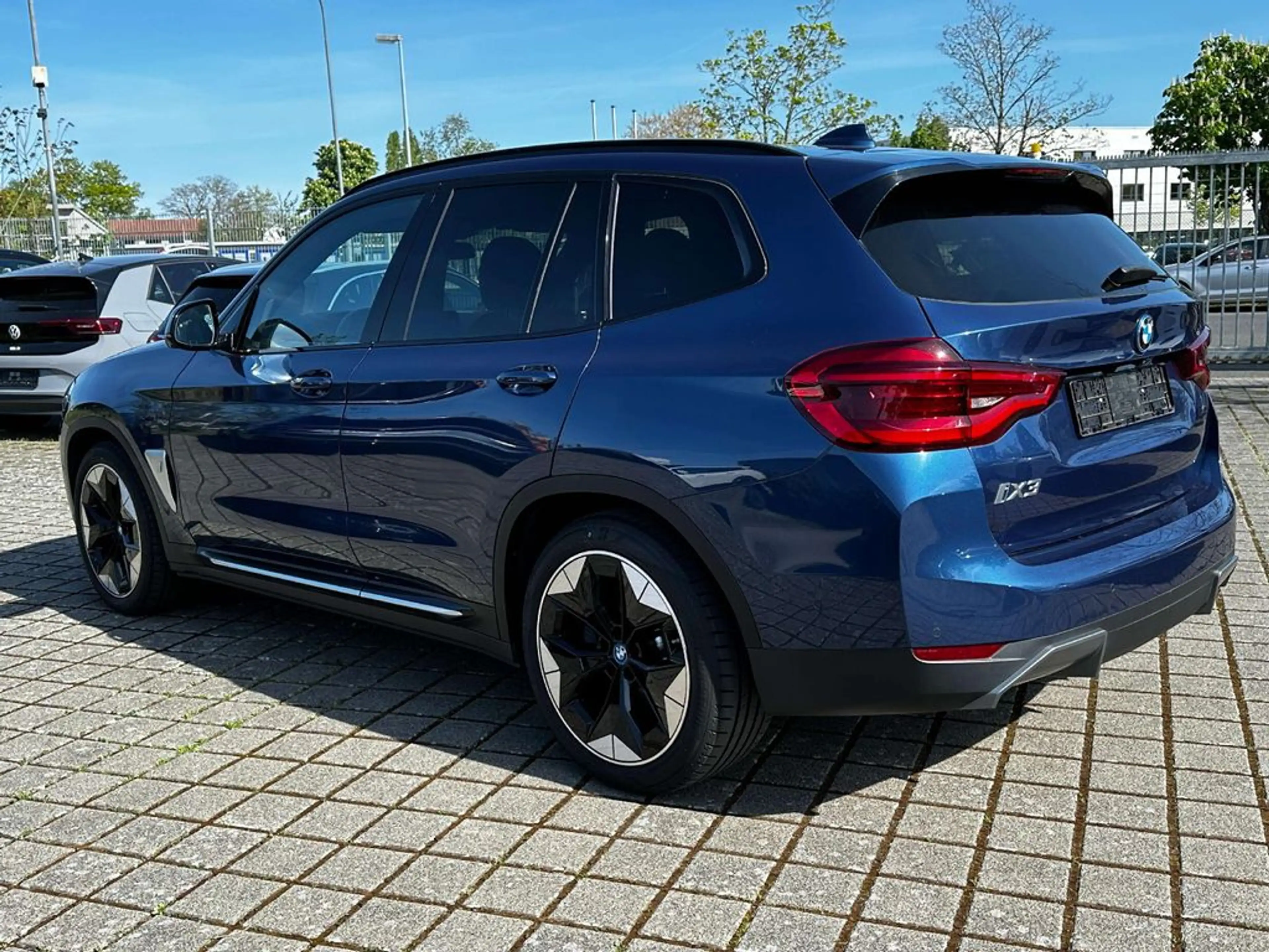 BMW iX3 Impressive — photo 2
