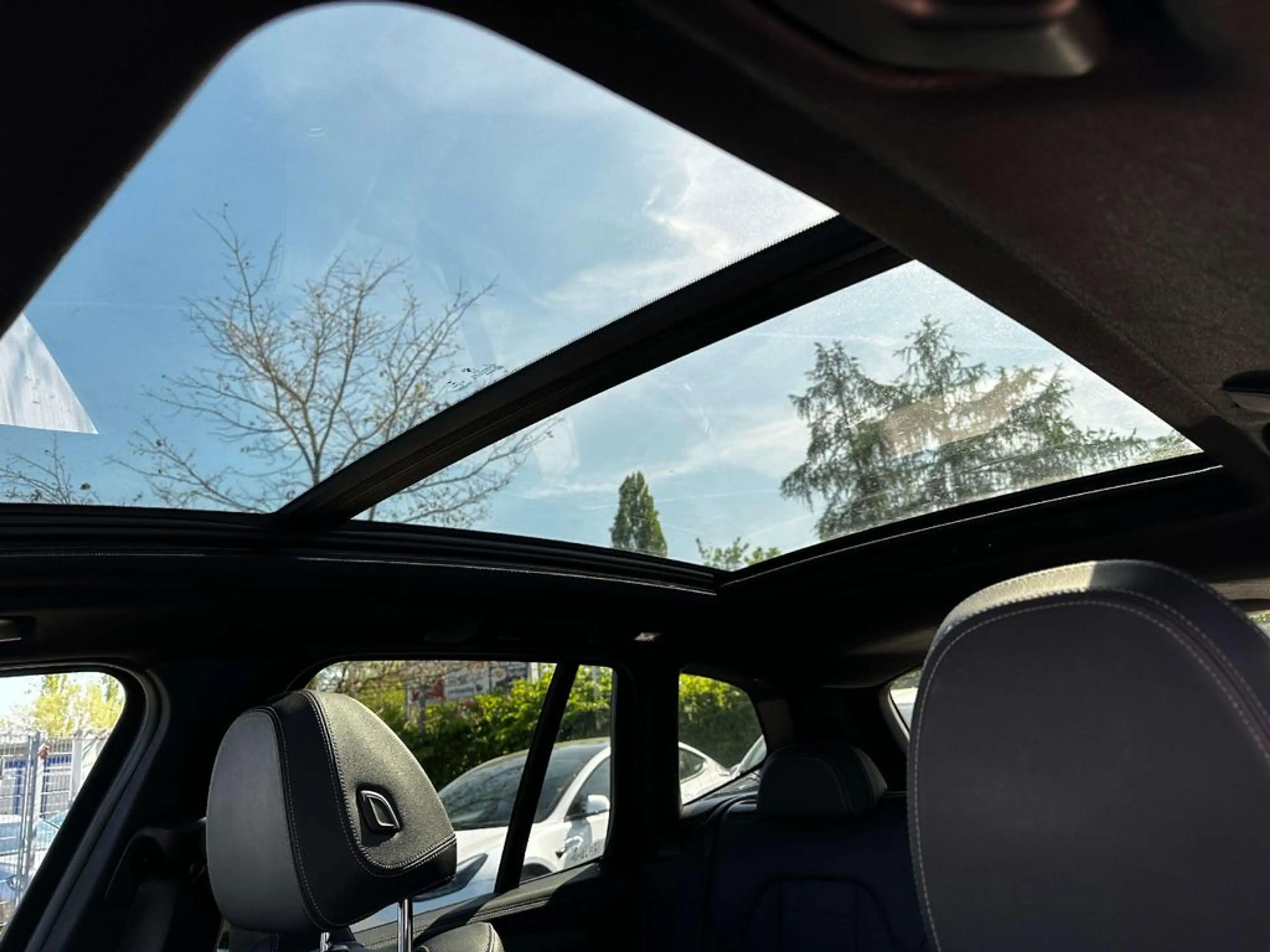 BMW iX3 Impressive — photo 11