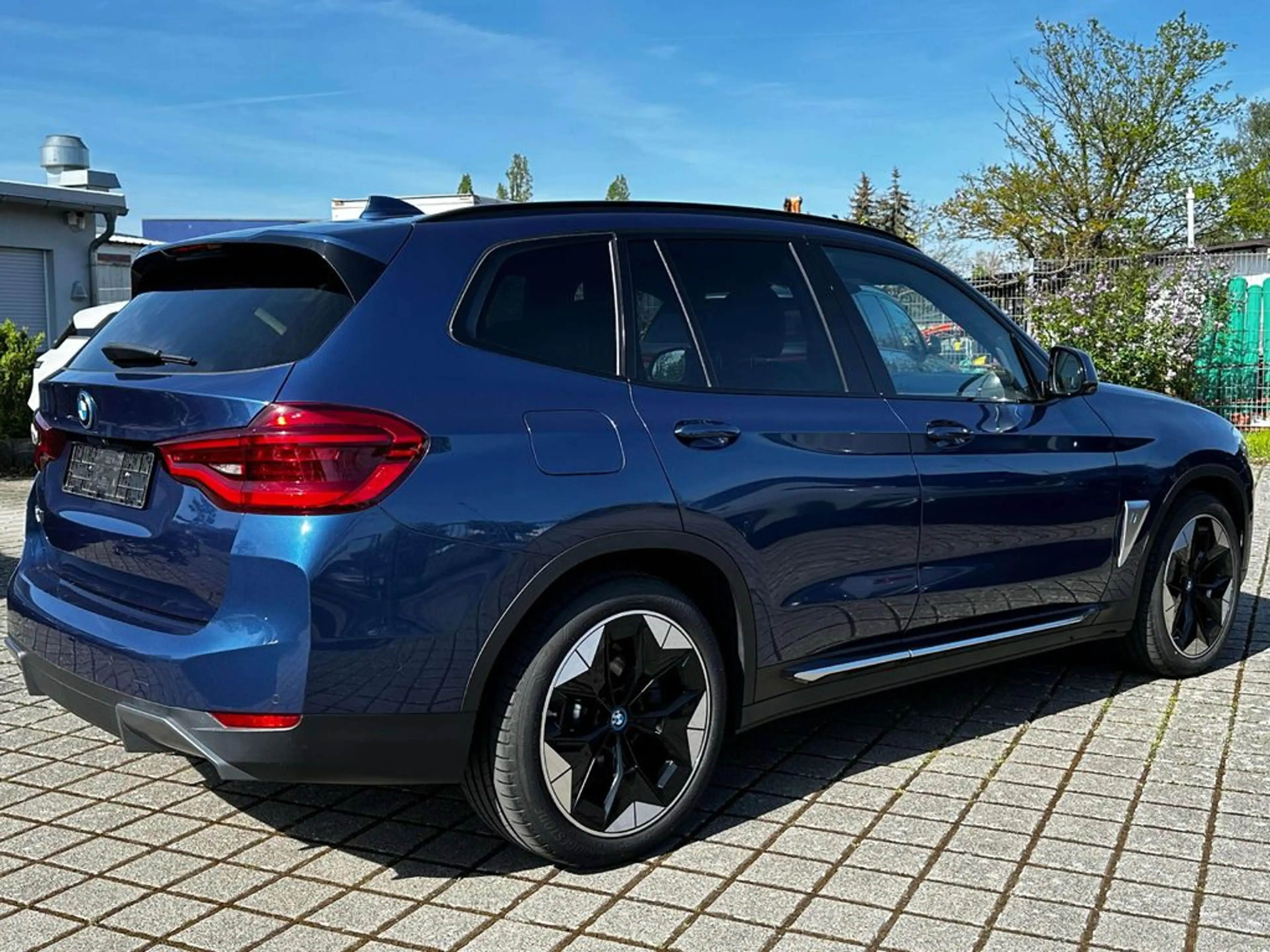 BMW iX3 Impressive — photo 3