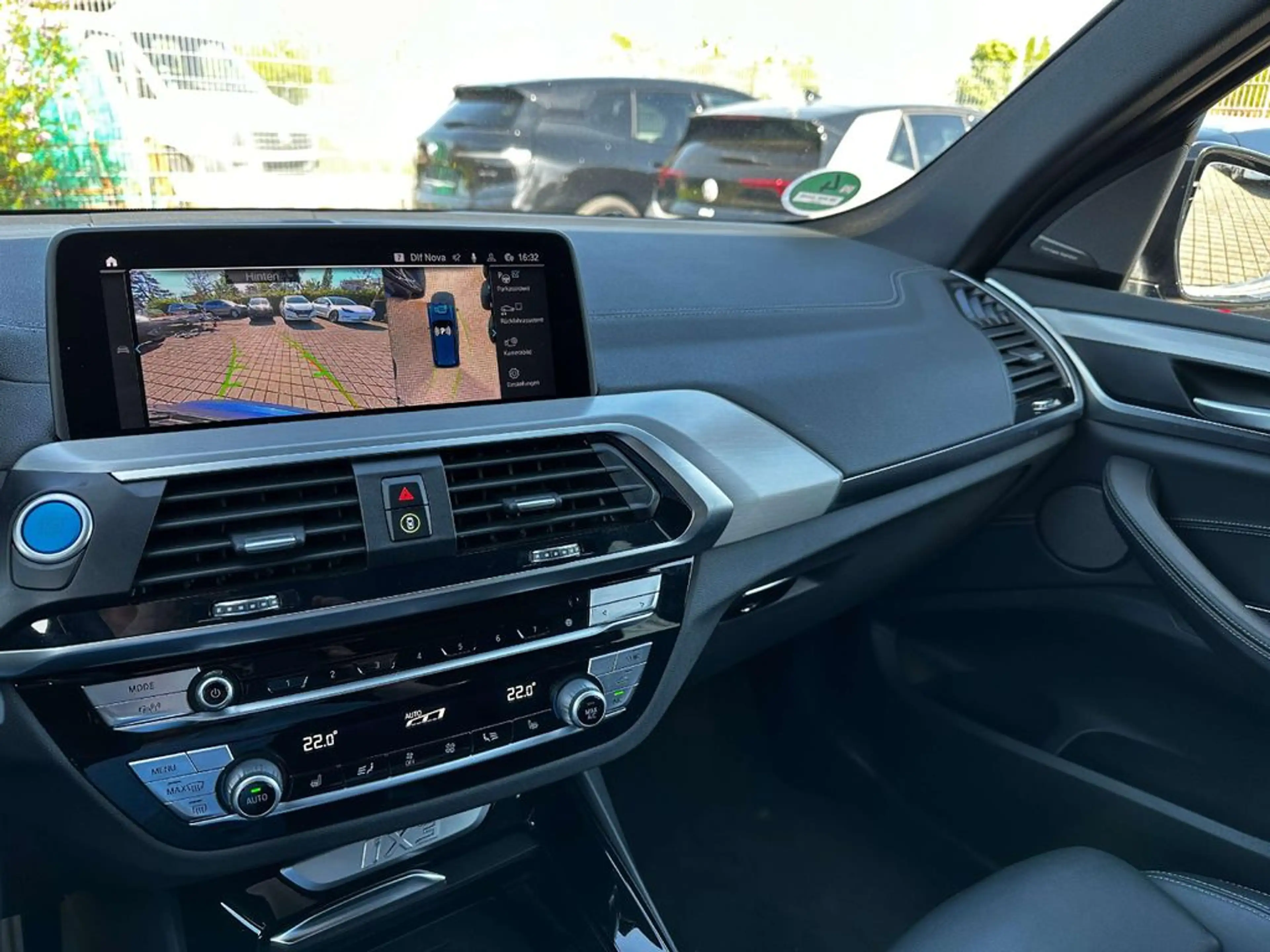 BMW iX3 Impressive — photo 8