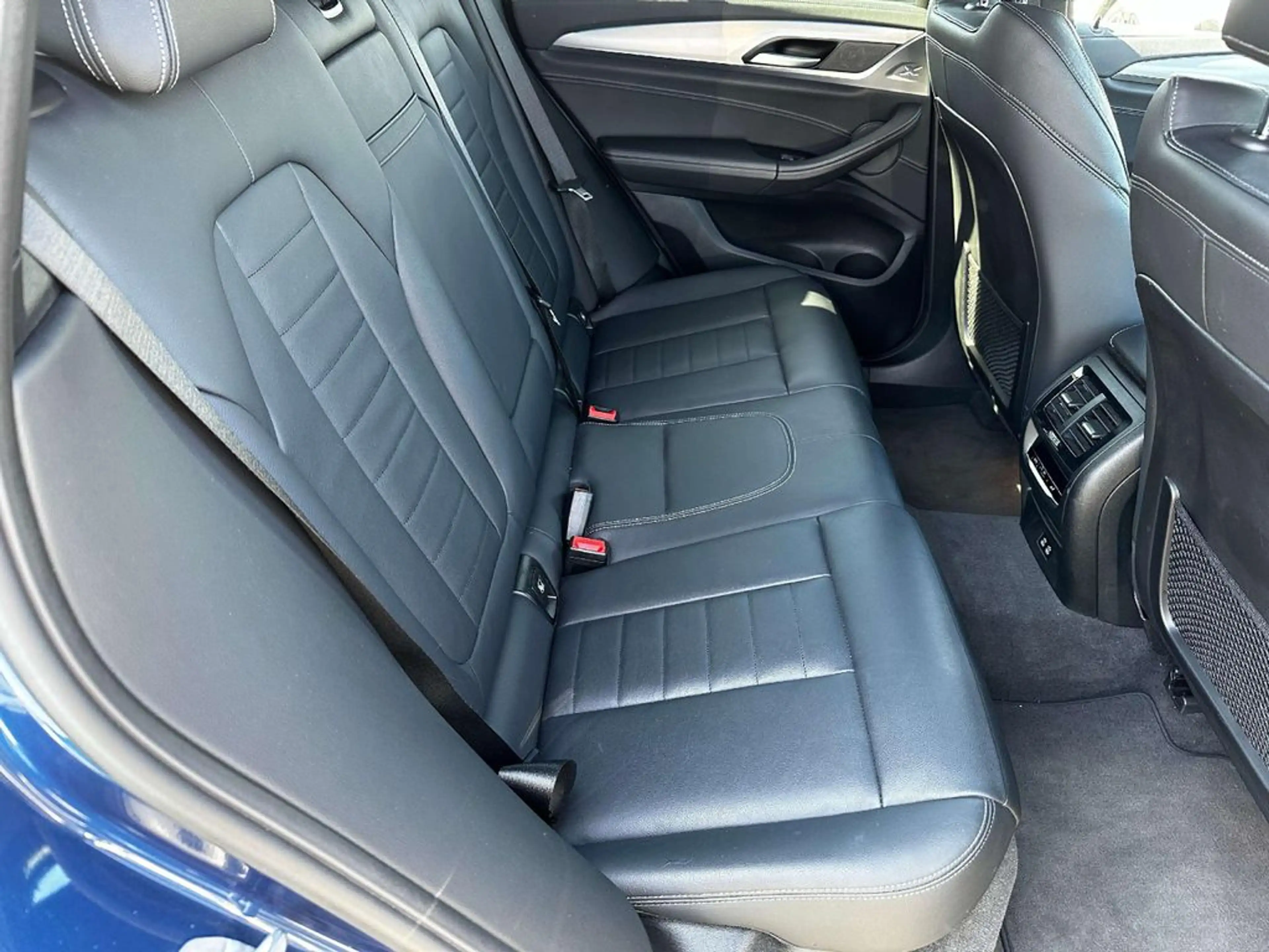 BMW iX3 Impressive — photo 15
