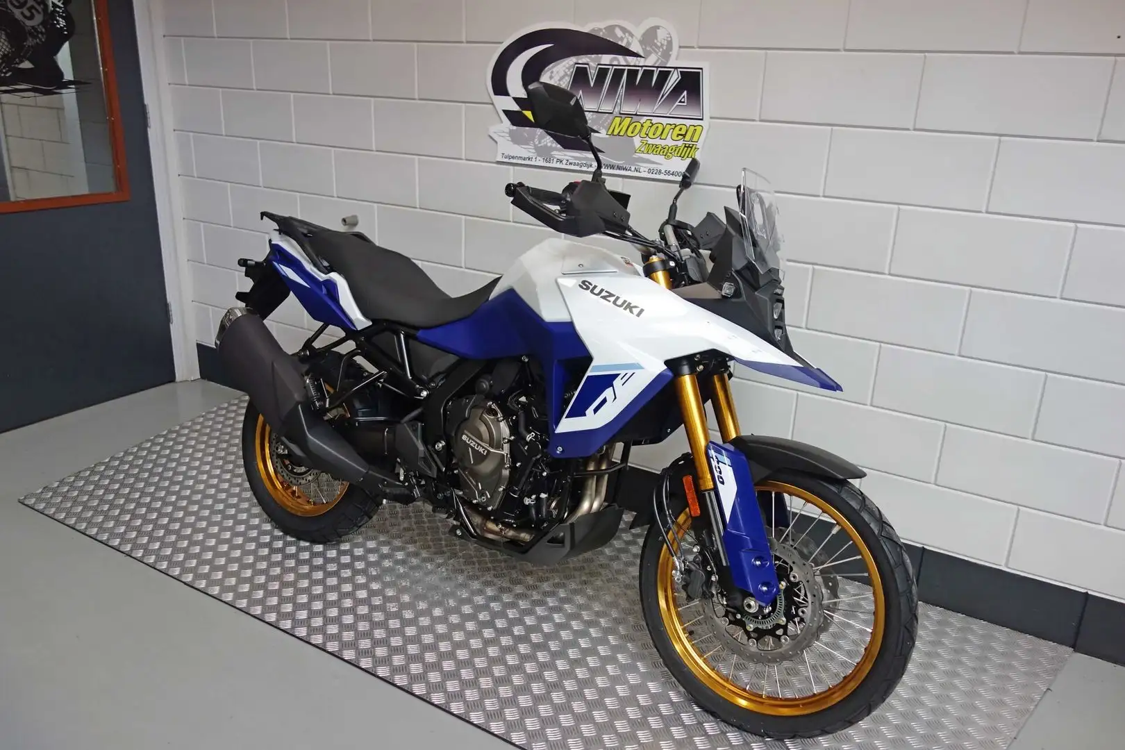 Suzuki V-Strom 800DE Modrá - 2