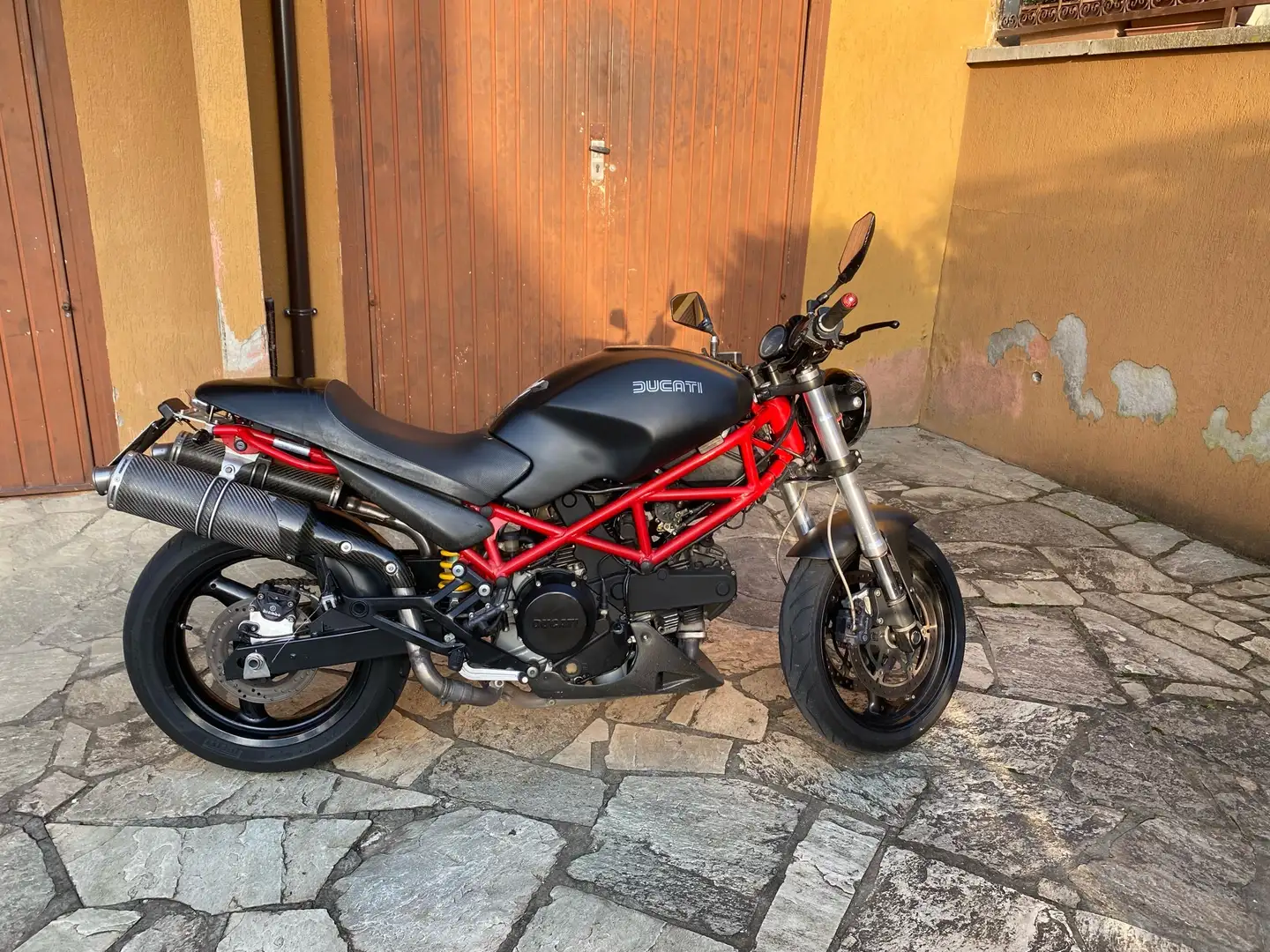 Ducati Monster 695 - 1