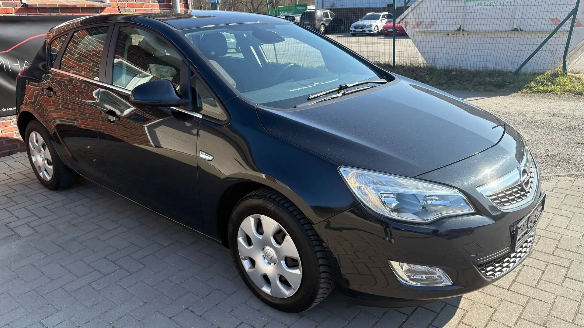 Opel Astra J 1.4*2.Hand*TÜV/AU-NEU*Allwetter*Finanzierung* Schwarz - 2
