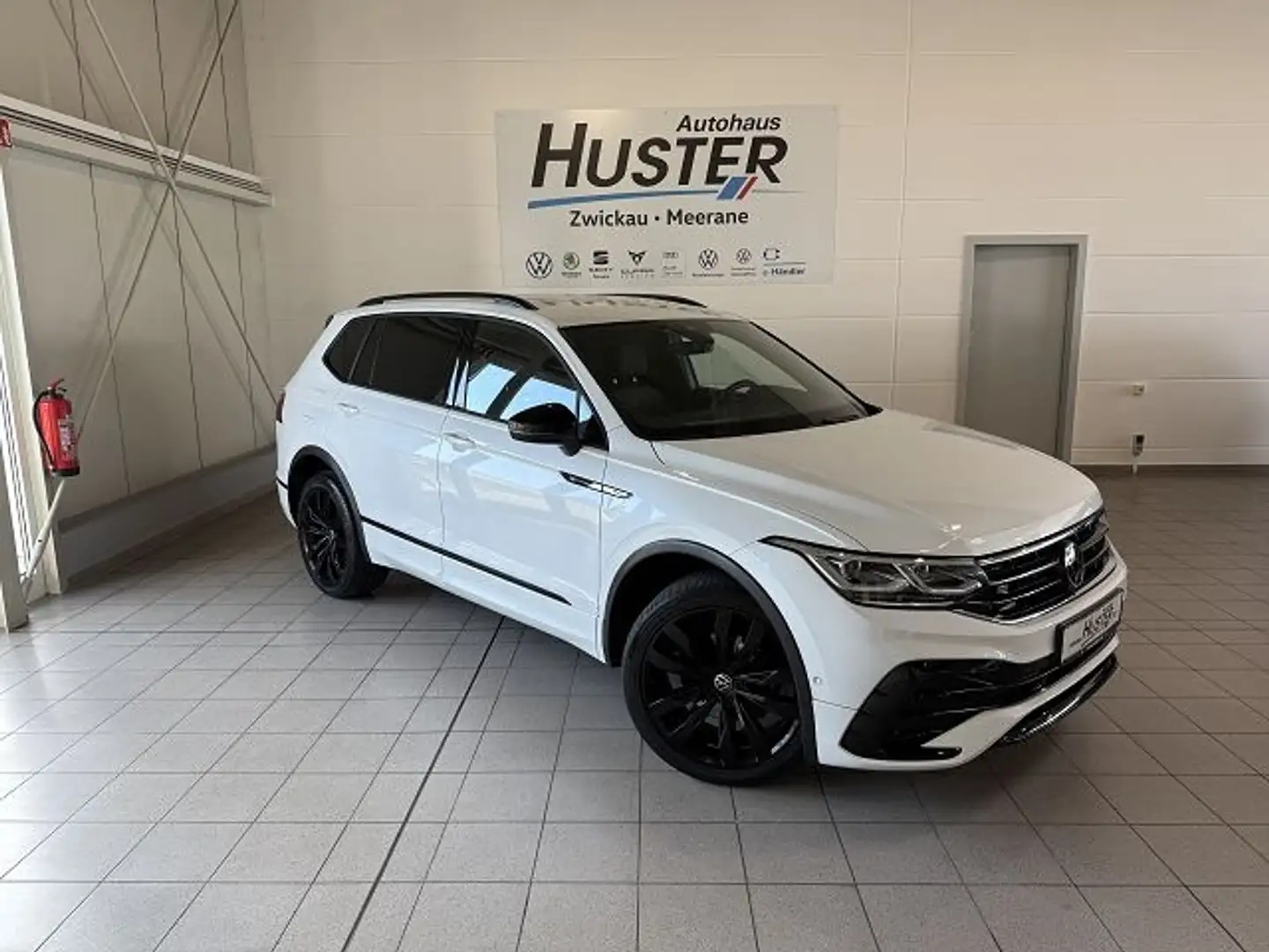 Volkswagen Tiguan Allspace R-Line "Black Style" 2.0 TDI DSG 4Motion *AHK,MAT Weiß - 2