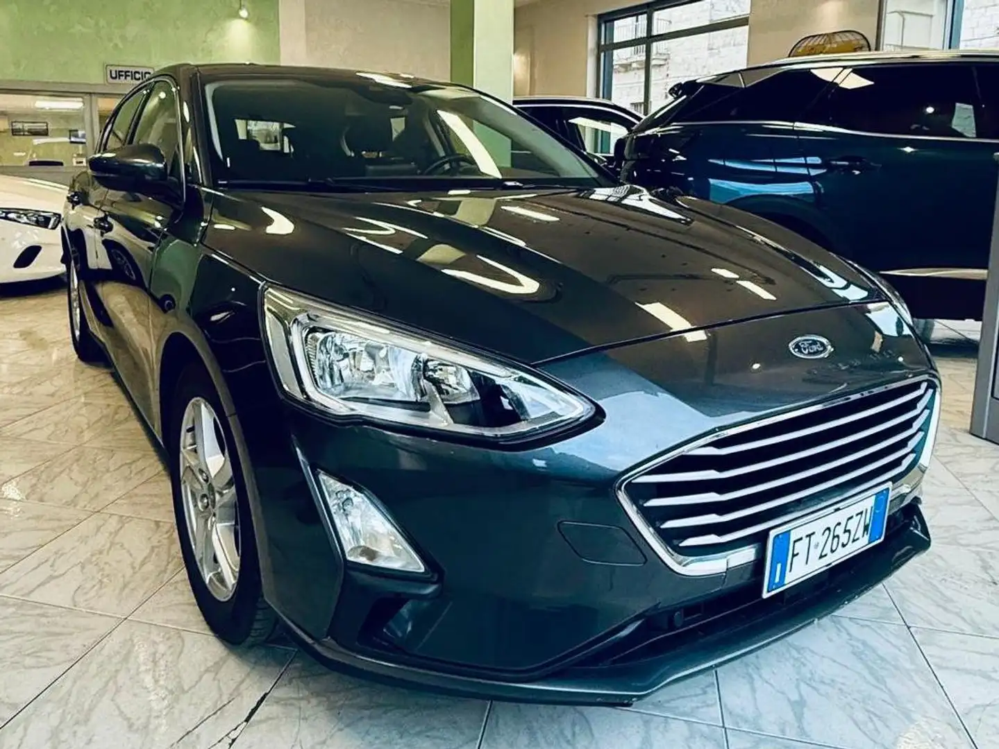 Ford Focus Focus 1.5 ecoblue Business s Grau - 2