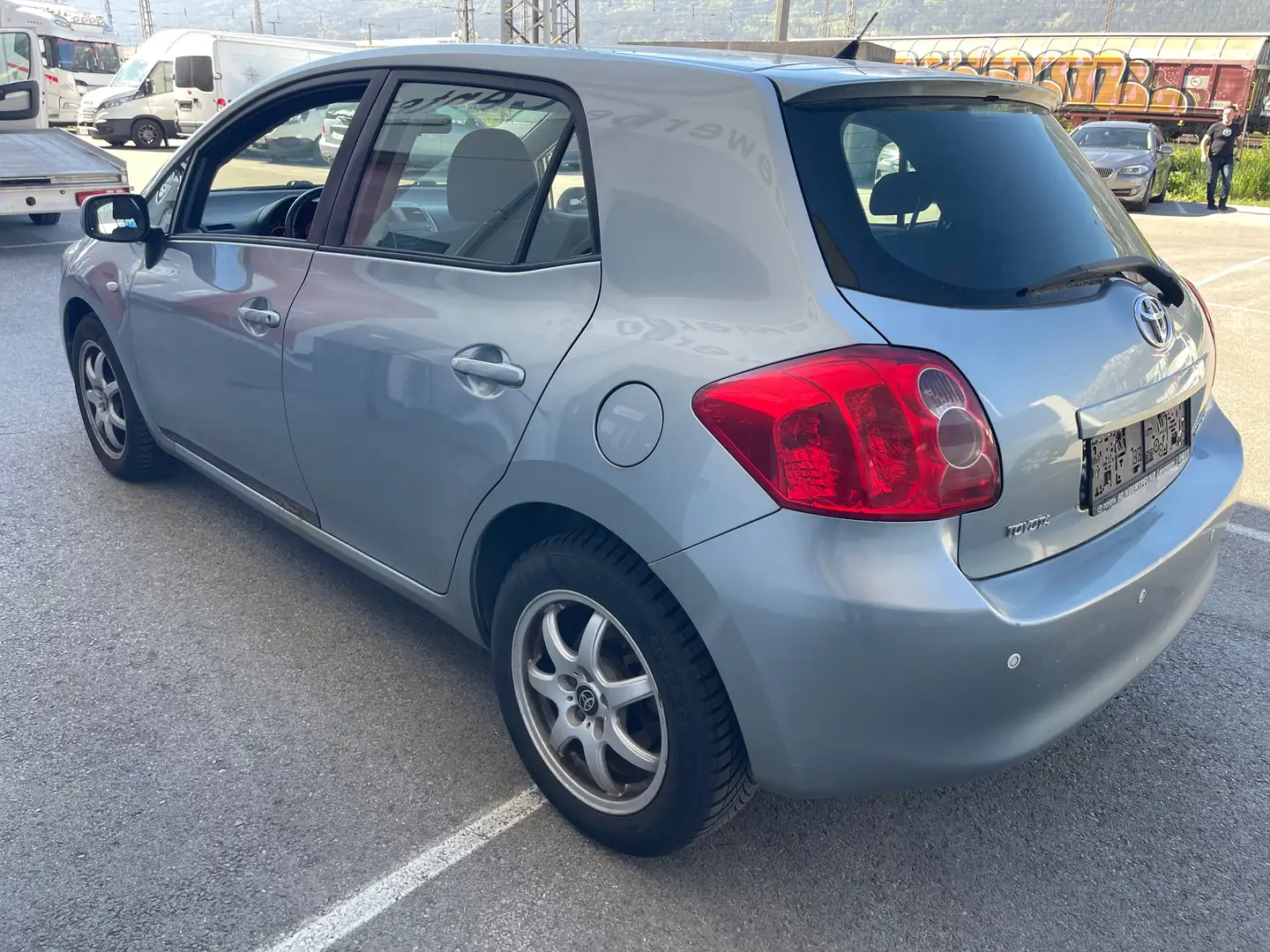 Toyota Auris Basis Grau - 2