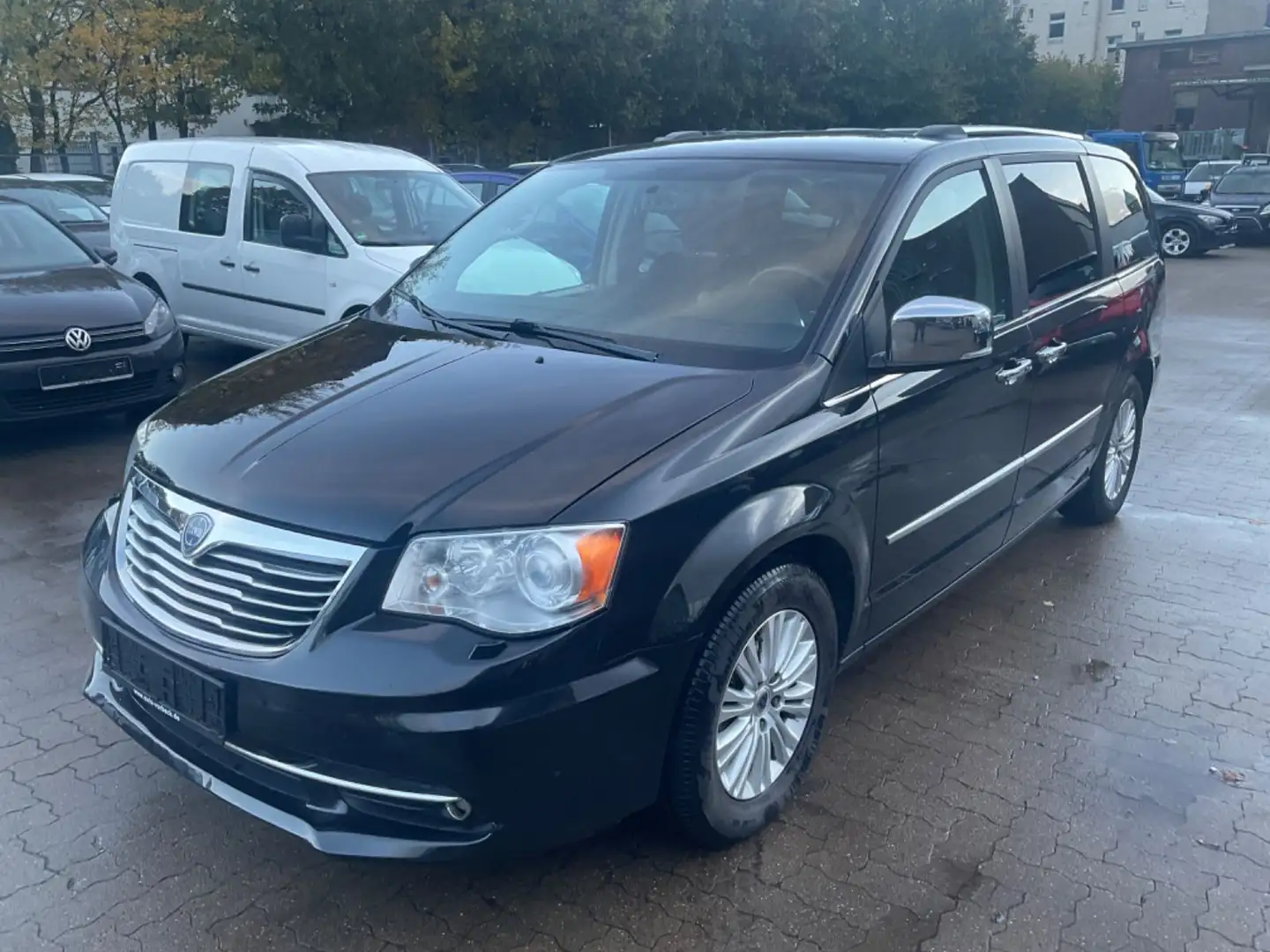 Lancia Voyager Platinum Schwarz - 1