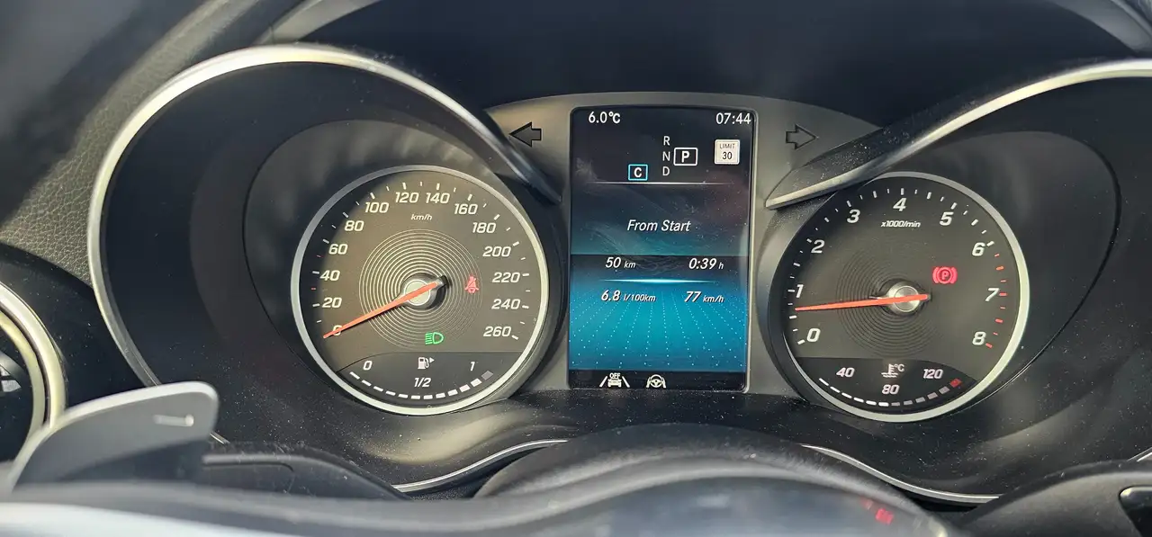 Mercedes-Benz C-Class снимка Mercedes-Benz C-Class