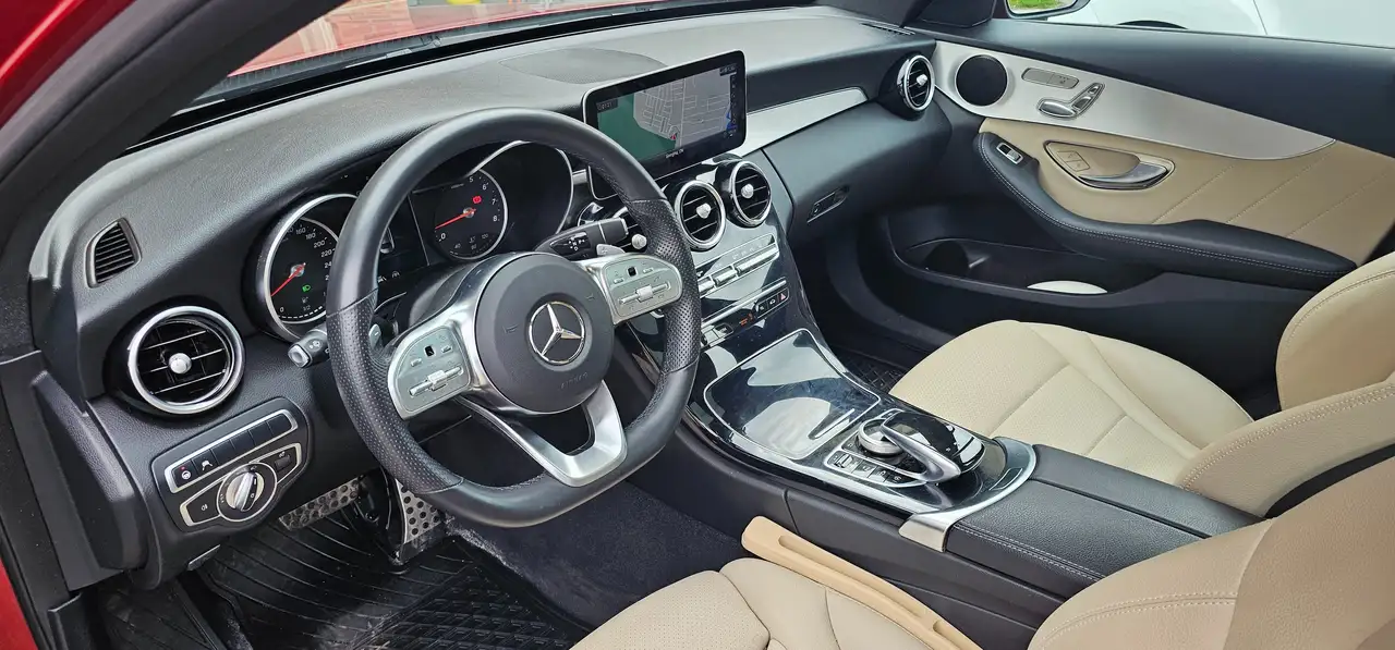 Mercedes-Benz C-Class снимка Mercedes-Benz C-Class