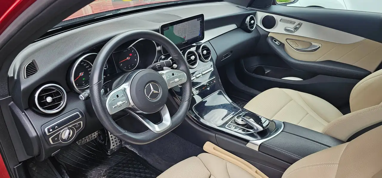 Mercedes-Benz C-Class снимка Mercedes-Benz C-Class