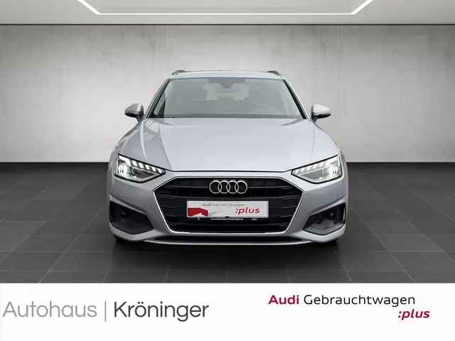 Audi A4 Avant view 5