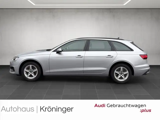 Audi A4 Avant view 3